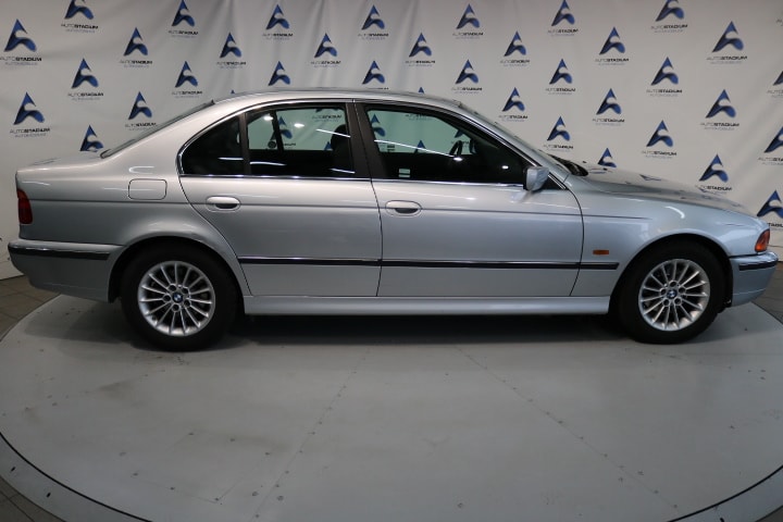 BMW 523i-image-15