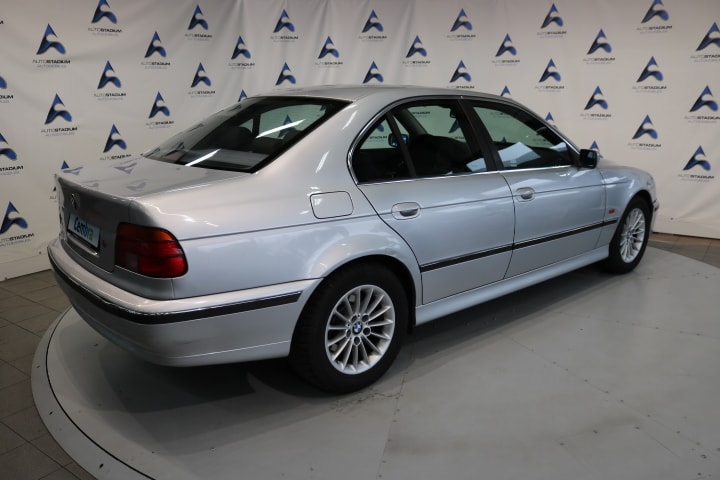 BMW 523i-image-14