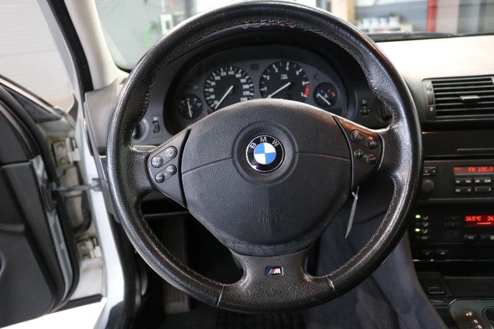 BMW 523i-image-22