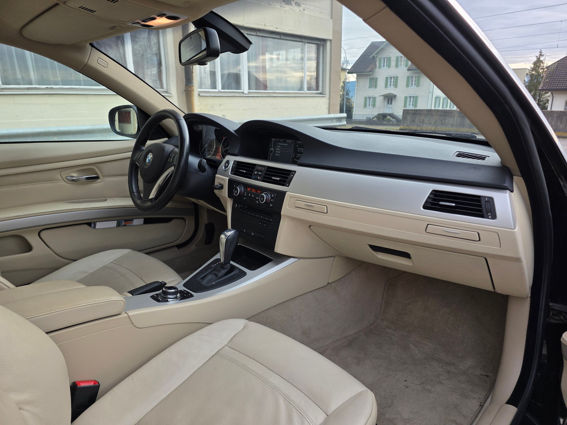 BMW 325i xDrive Coupé Steptronic-image-7