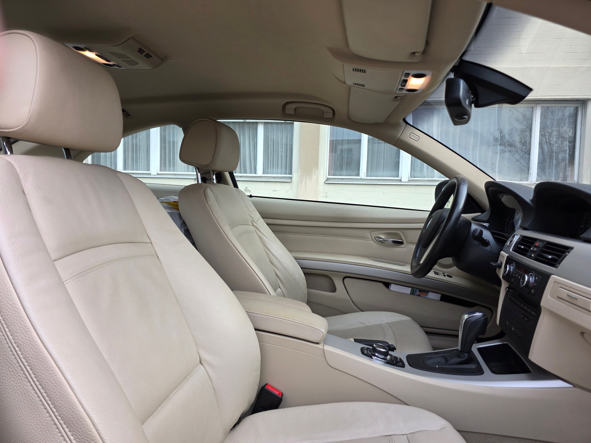 BMW 325i xDrive Coupé Steptronic-image-8