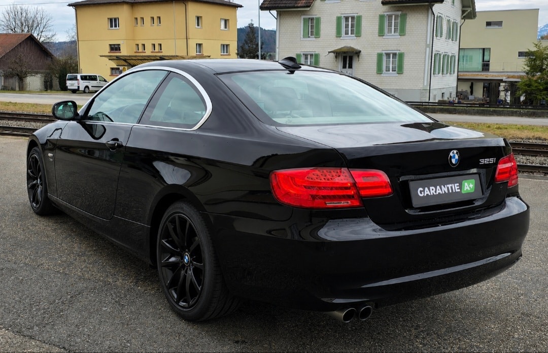 BMW 325i xDrive Coupé Steptronic-image-3