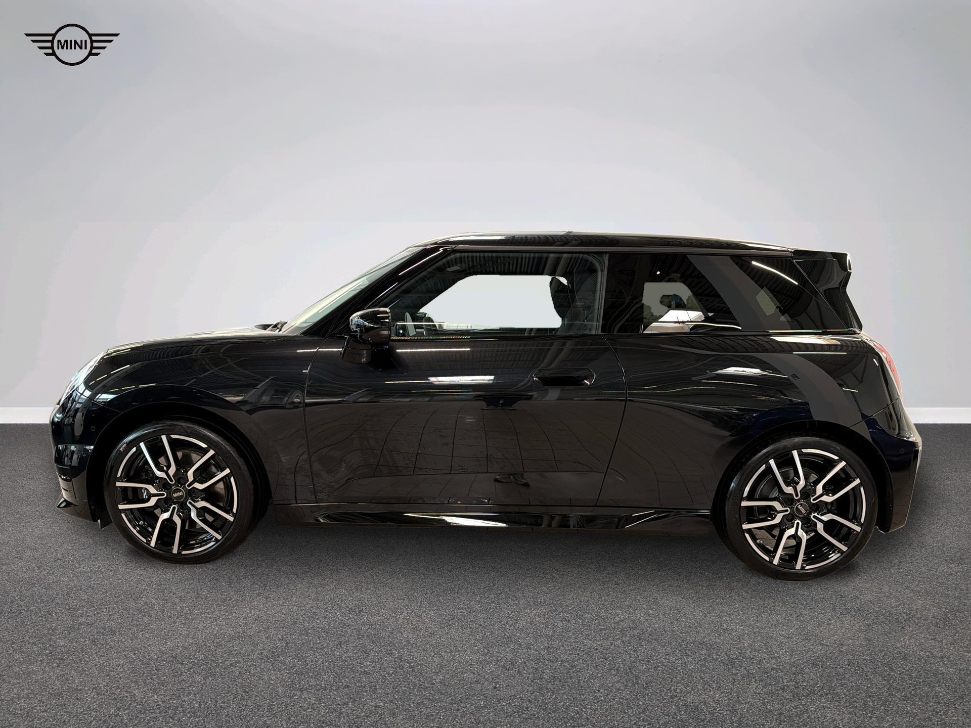 MINI Cooper SE-showroom-element-2