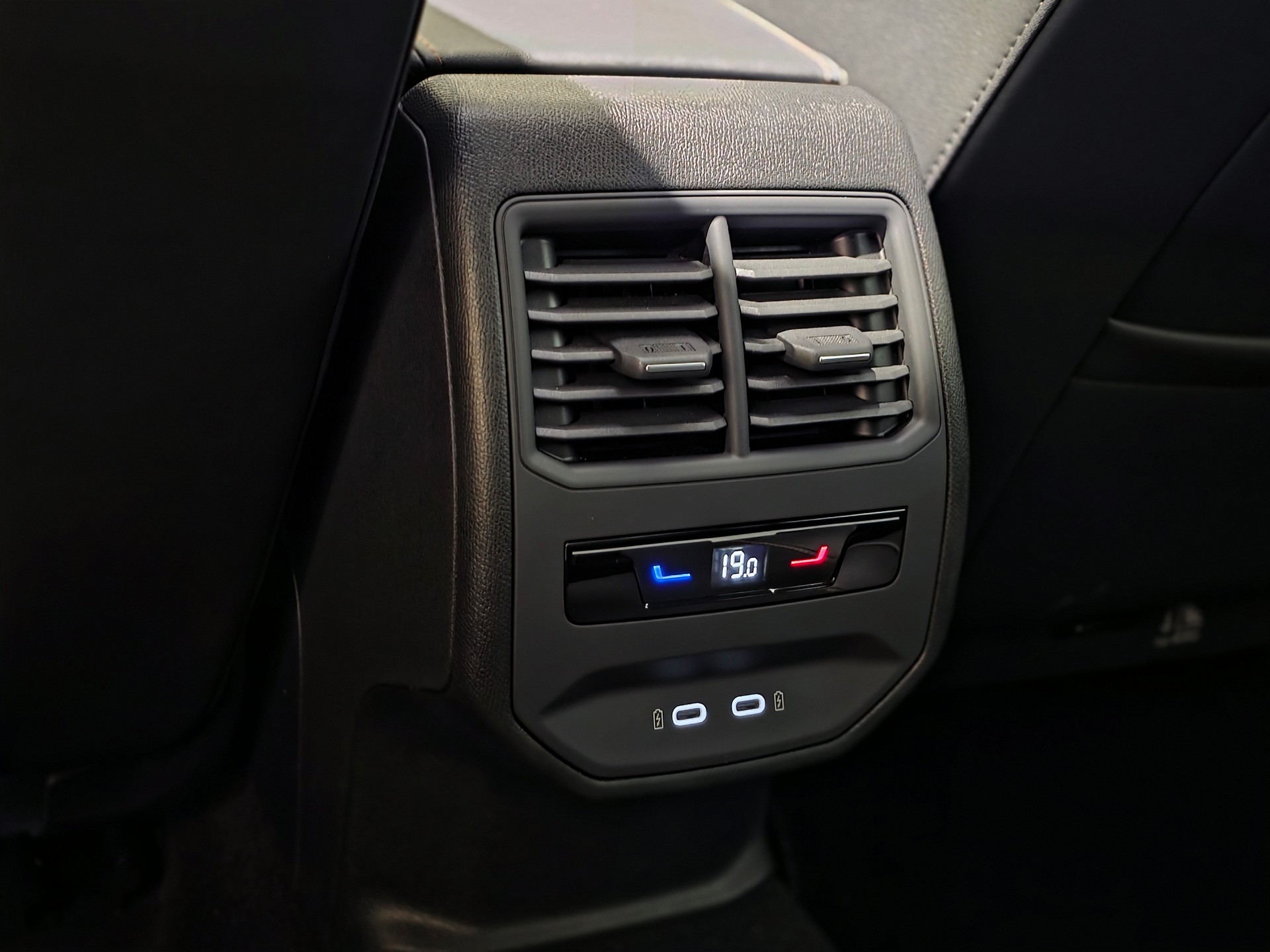CUPRA LEON 2.0 TSI VZ 300 DSG-image-16