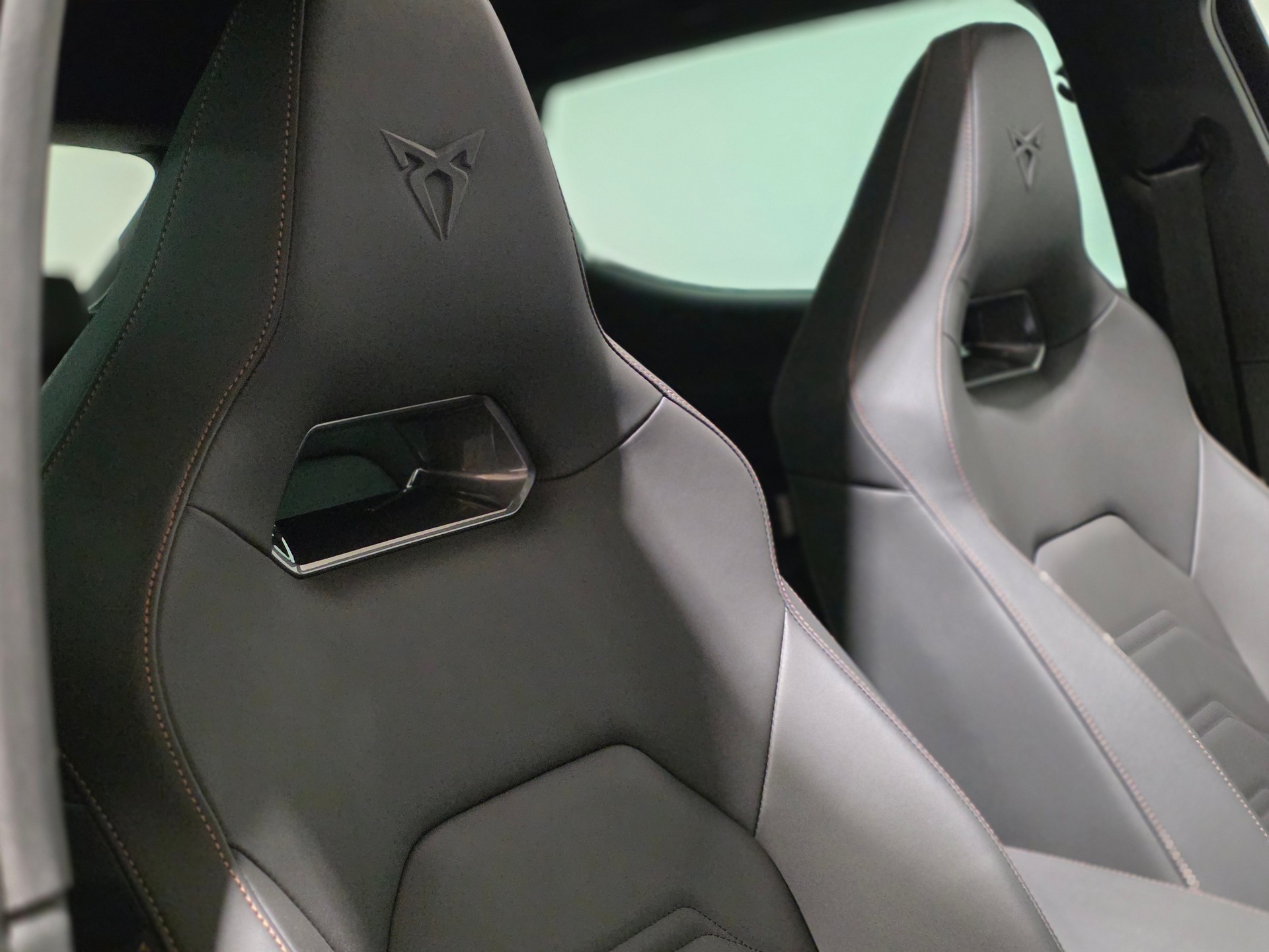 CUPRA LEON 2.0 TSI VZ 300 DSG-image-17