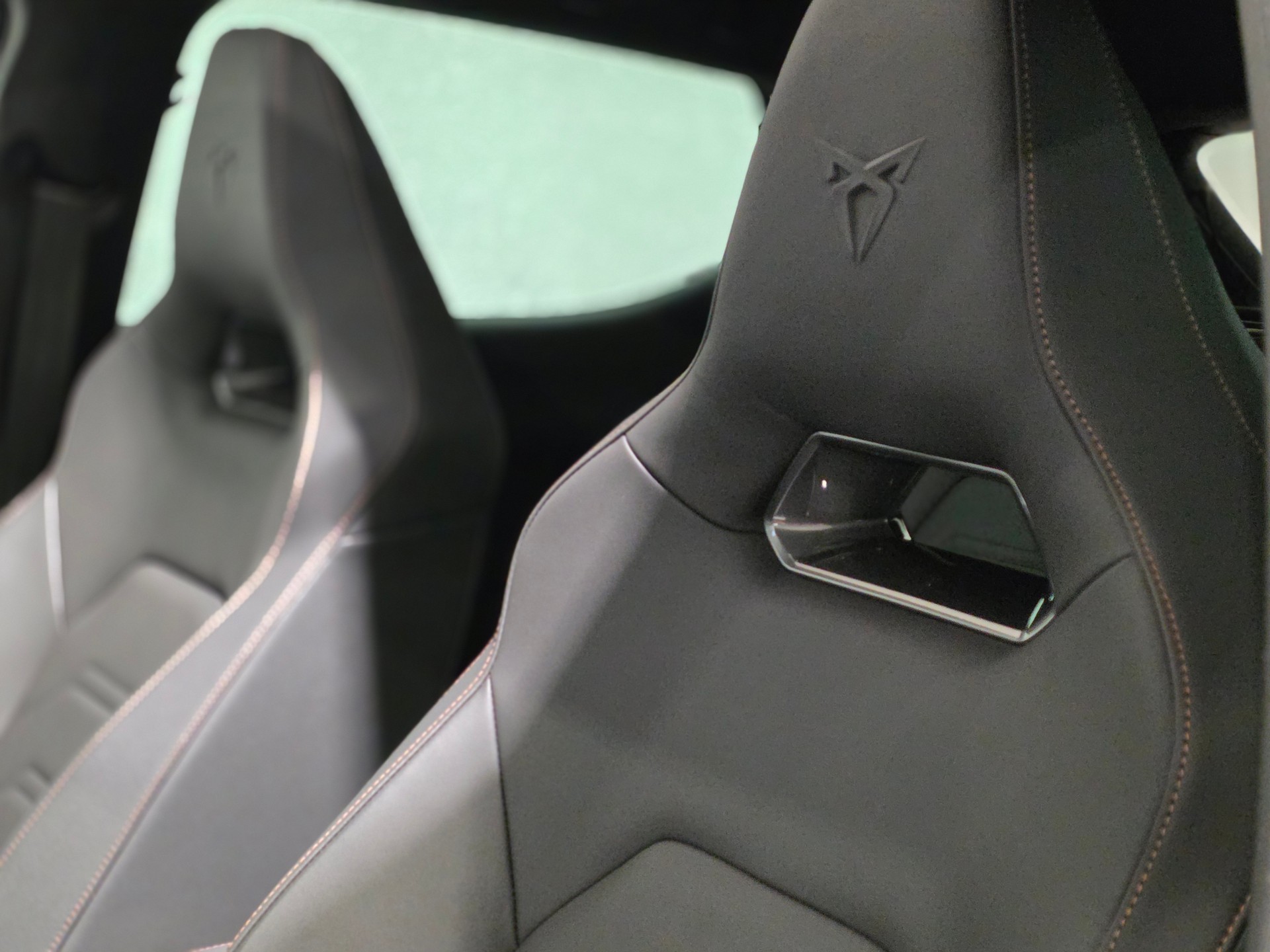 CUPRA LEON 2.0 TSI VZ 300 DSG-image-14
