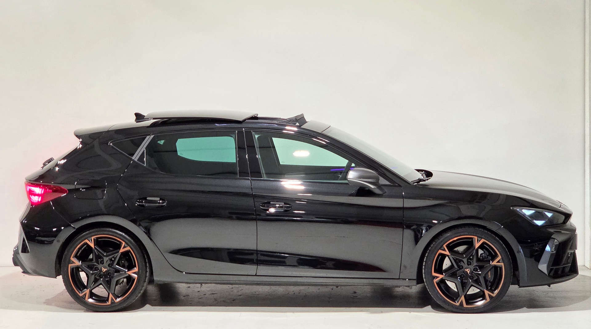 CUPRA LEON 2.0 TSI VZ 300 DSG-image-27