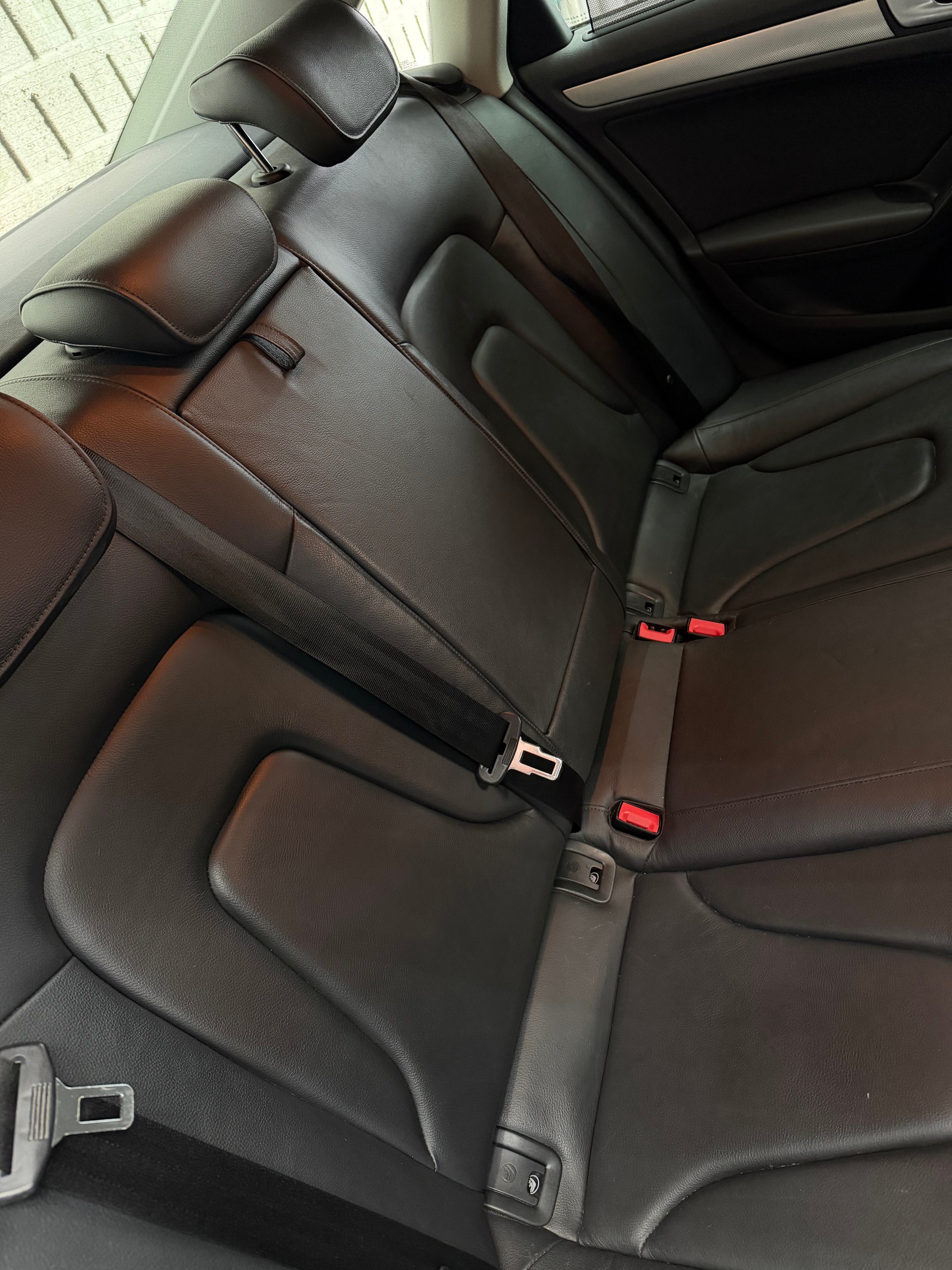 AUDI A4 Limousine 2.0 TDI Attraction multitronic-image-5