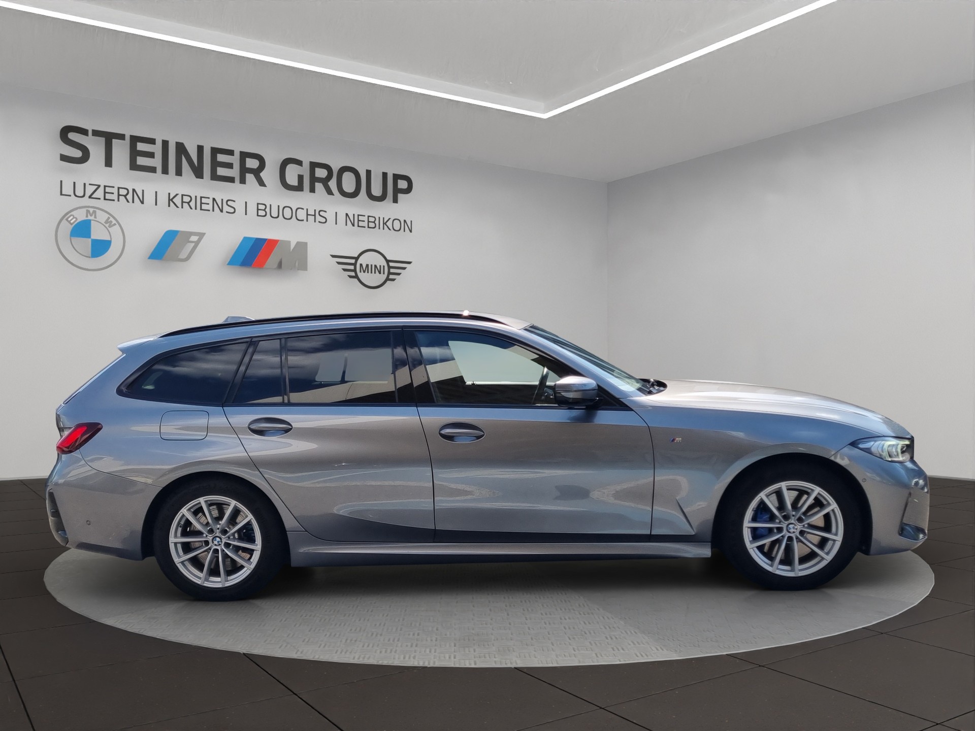 BMW 320d xDrive 48V Touring Steptronic M Sport-showroom-element-3