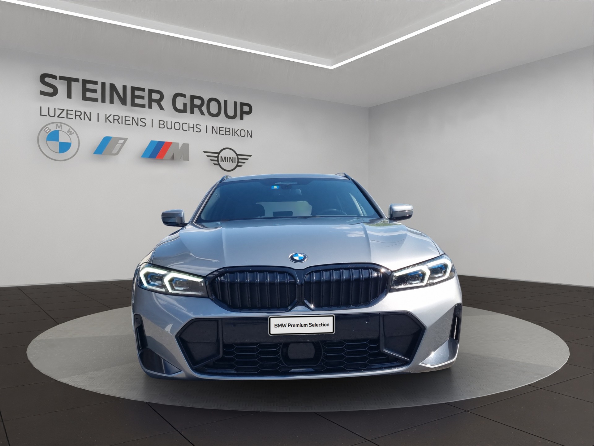 BMW 320d xDrive 48V Touring Steptronic M Sport-showroom-element-1
