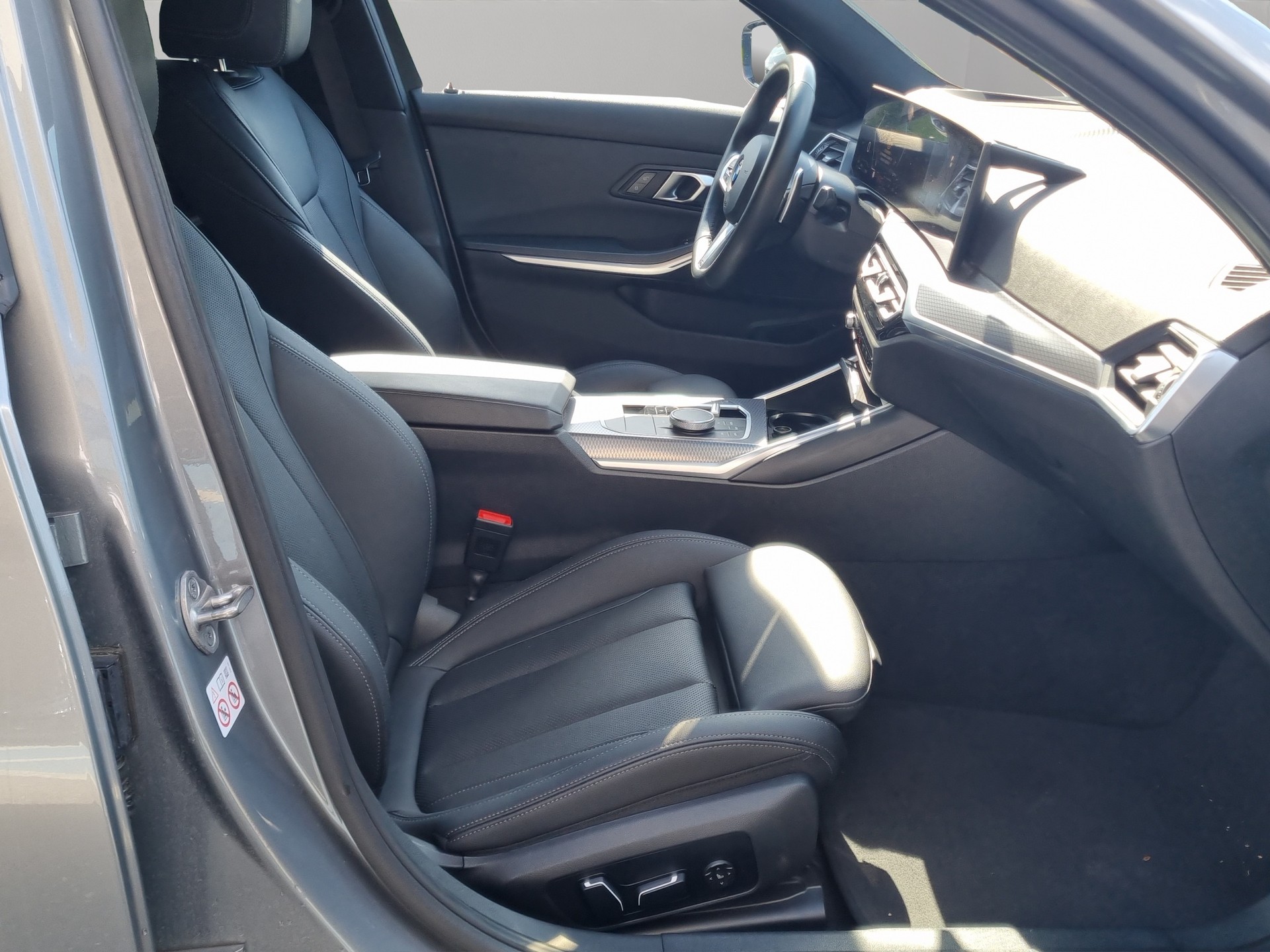 BMW 320d xDrive 48V Touring Steptronic M Sport-image-20