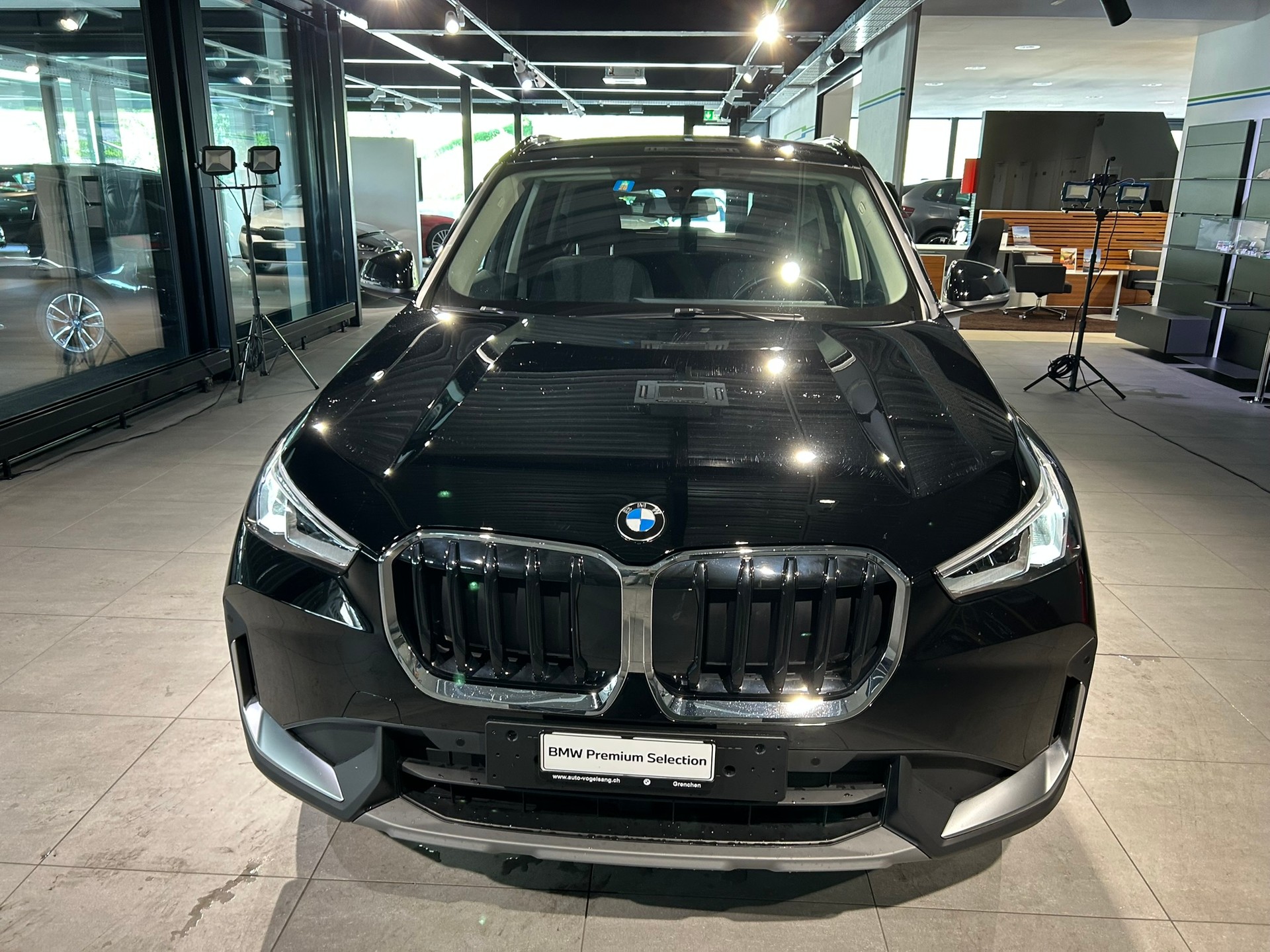 BMW X1 sDrive 18i-showroom-element-3