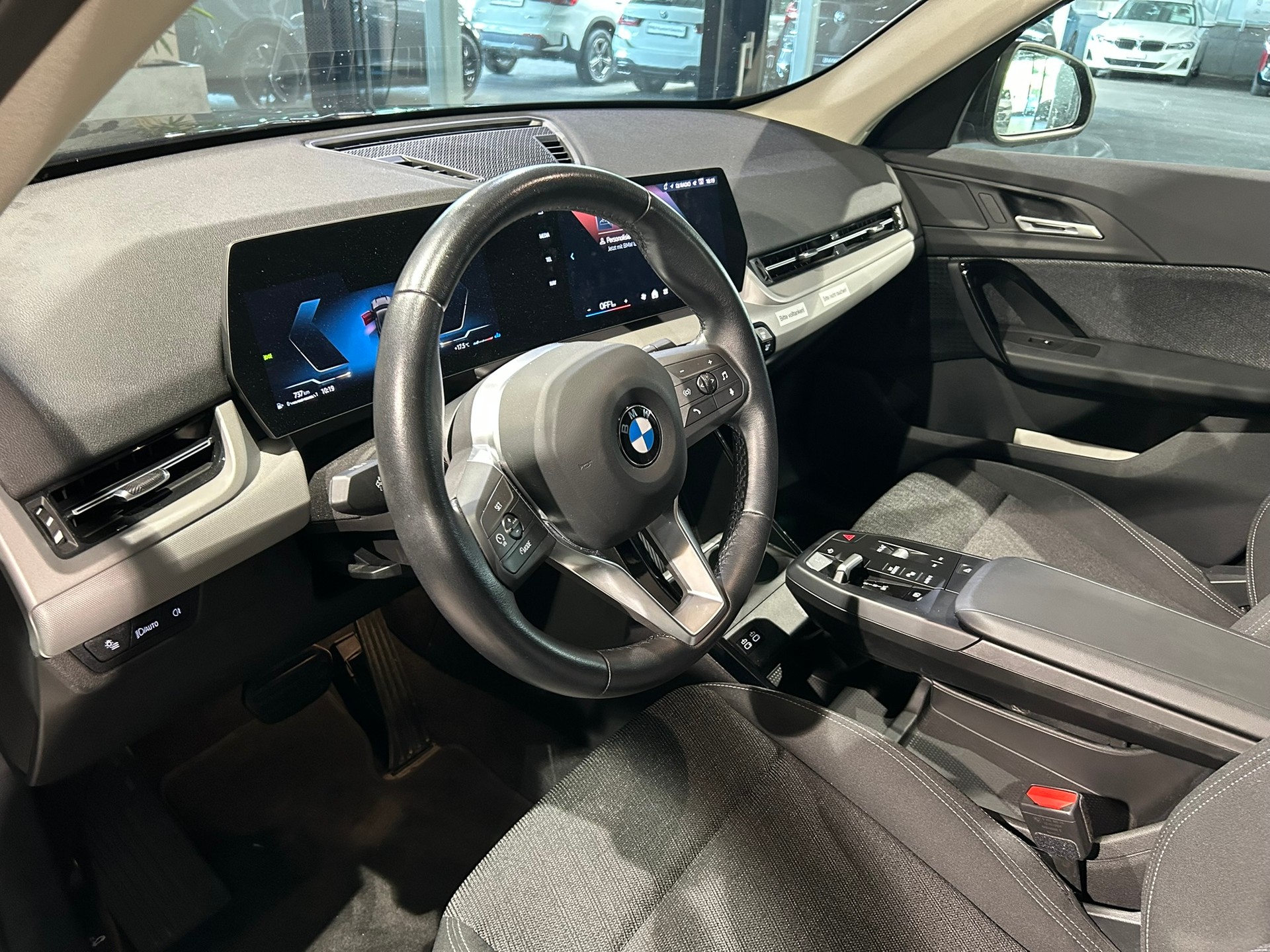 BMW X1 sDrive 18i-image-23