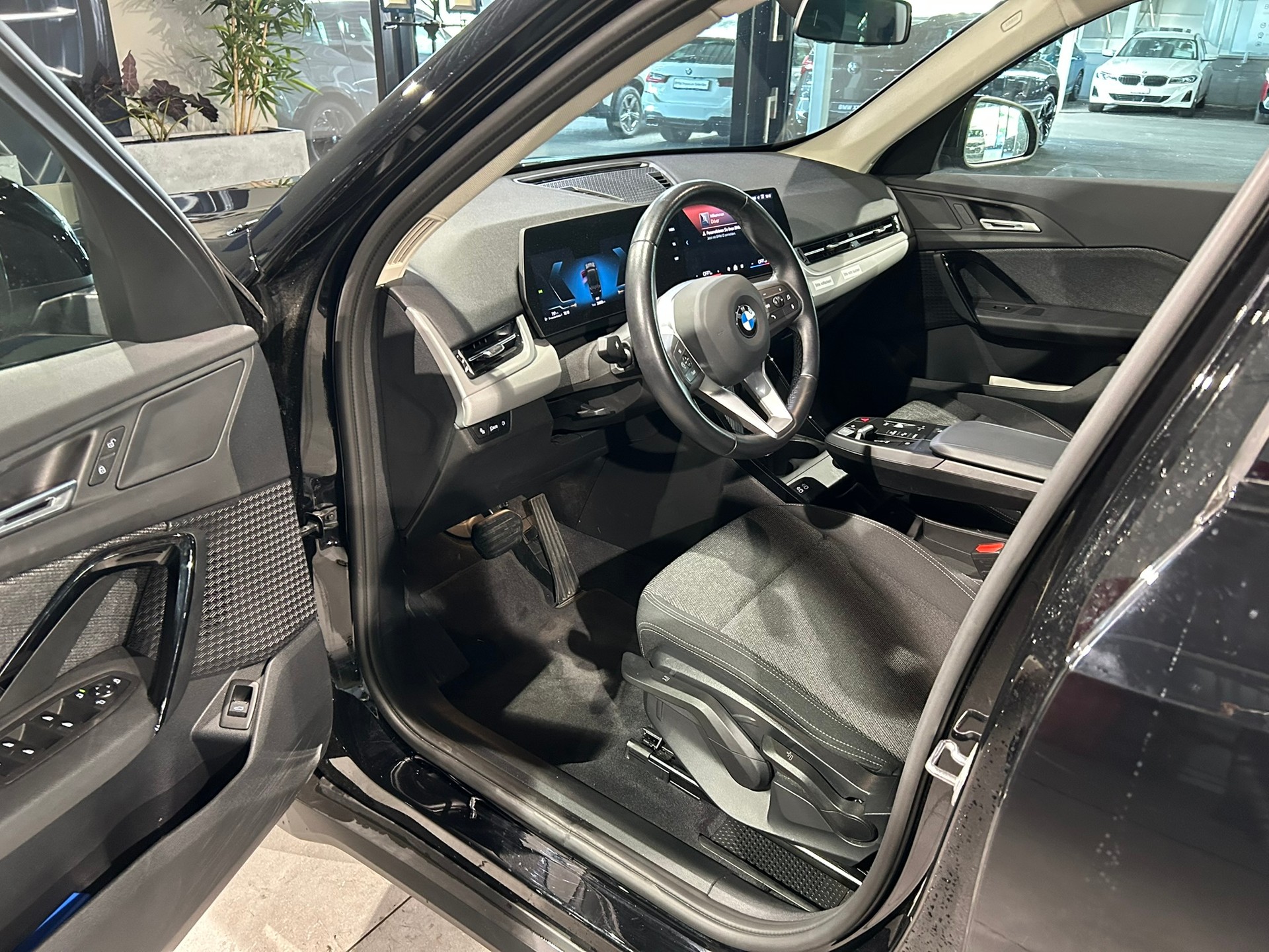 BMW X1 sDrive 18i-image-24