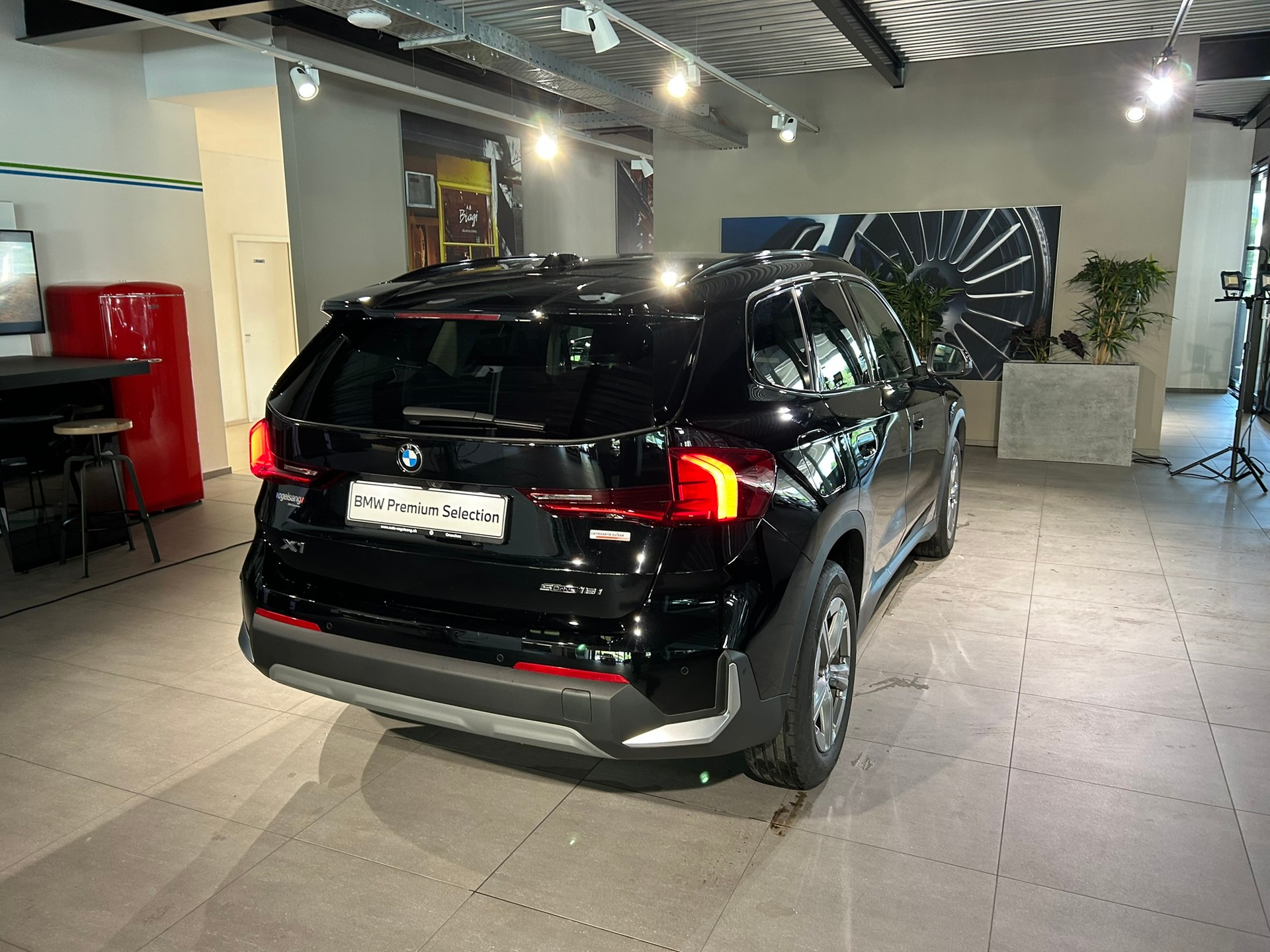 BMW X1 sDrive 18i-image-14