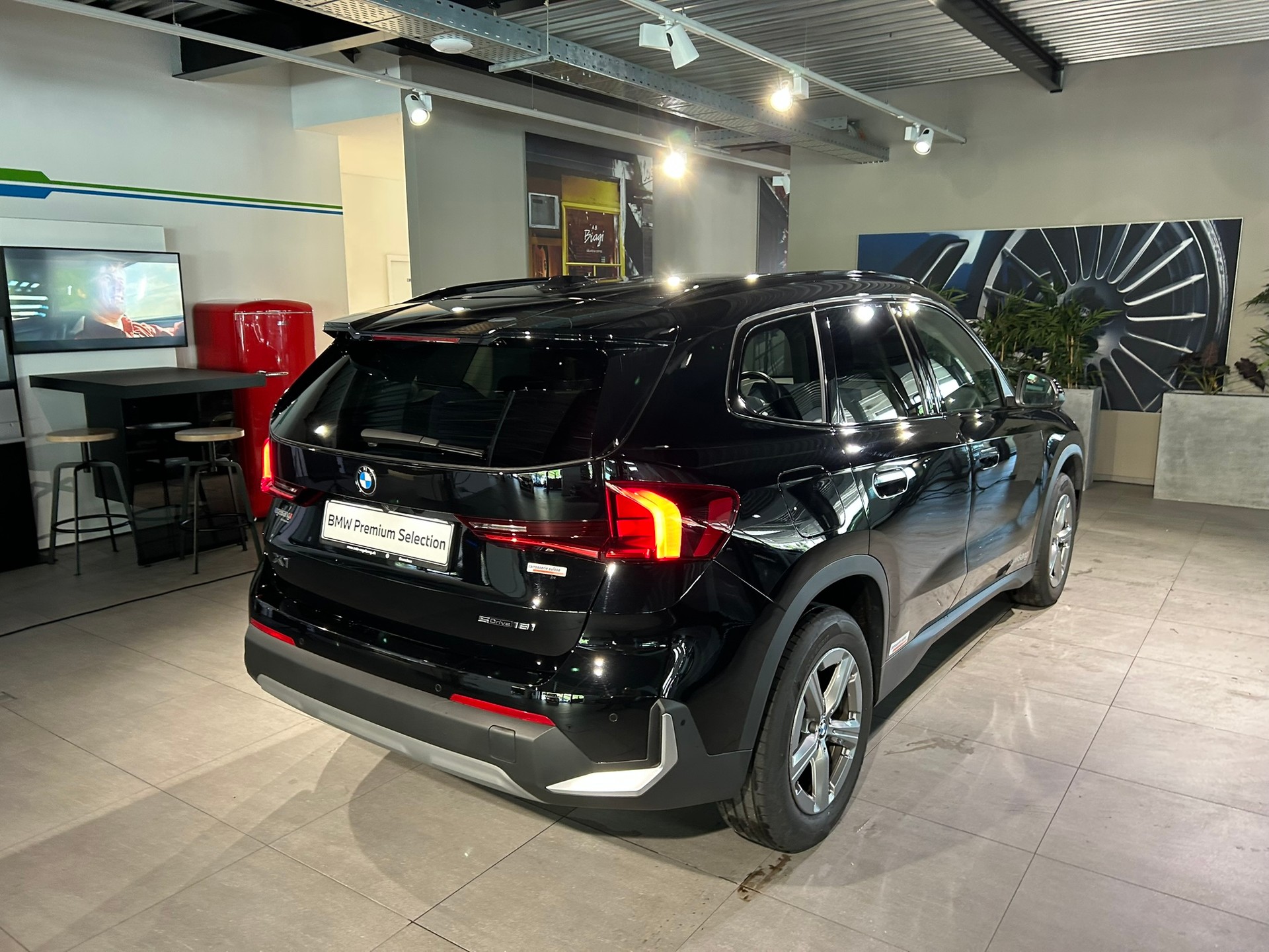 BMW X1 sDrive 18i-image-15