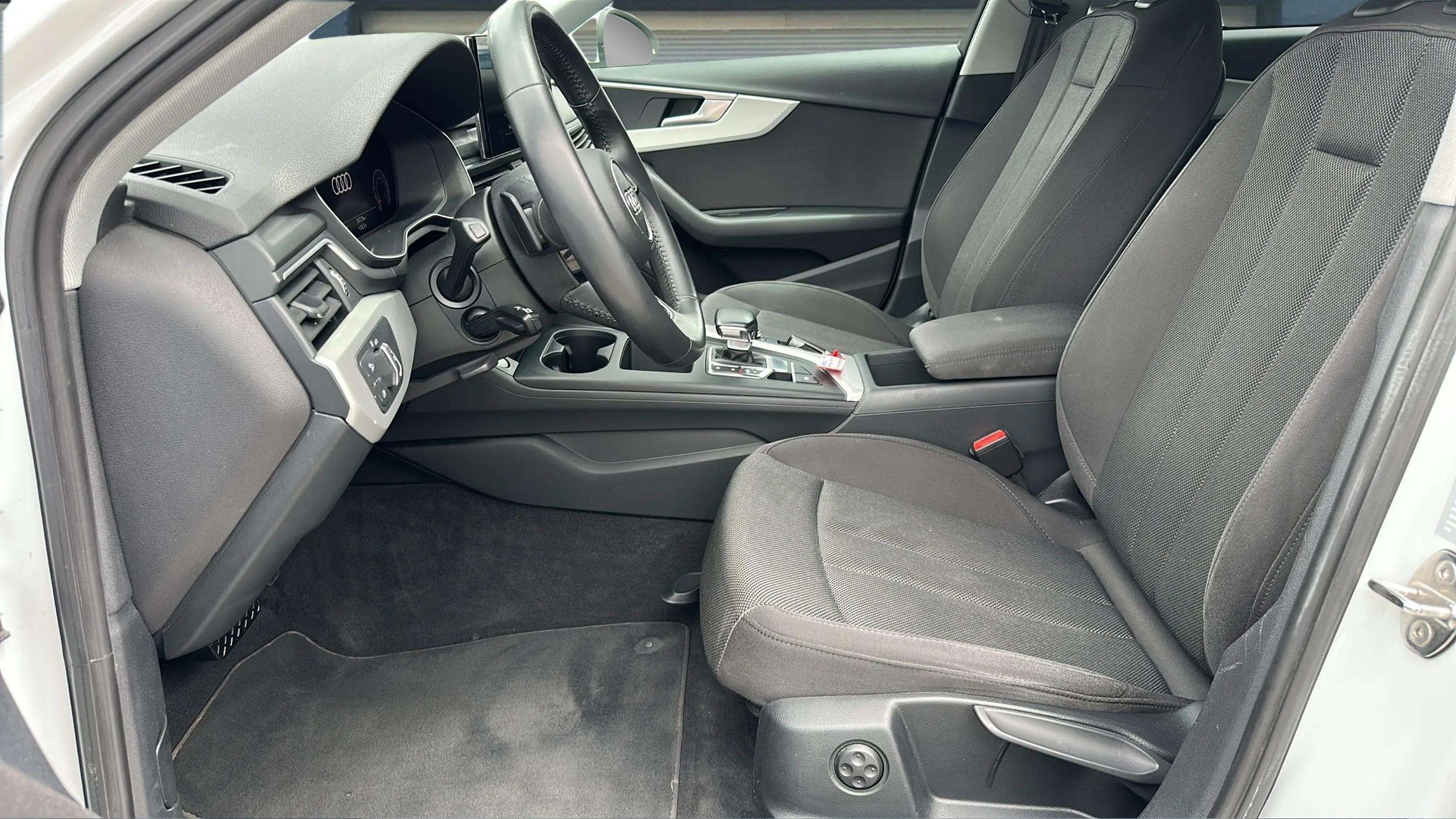 AUDI A4 Avant 35 TDI advanced Attraction S-tronic-image-10