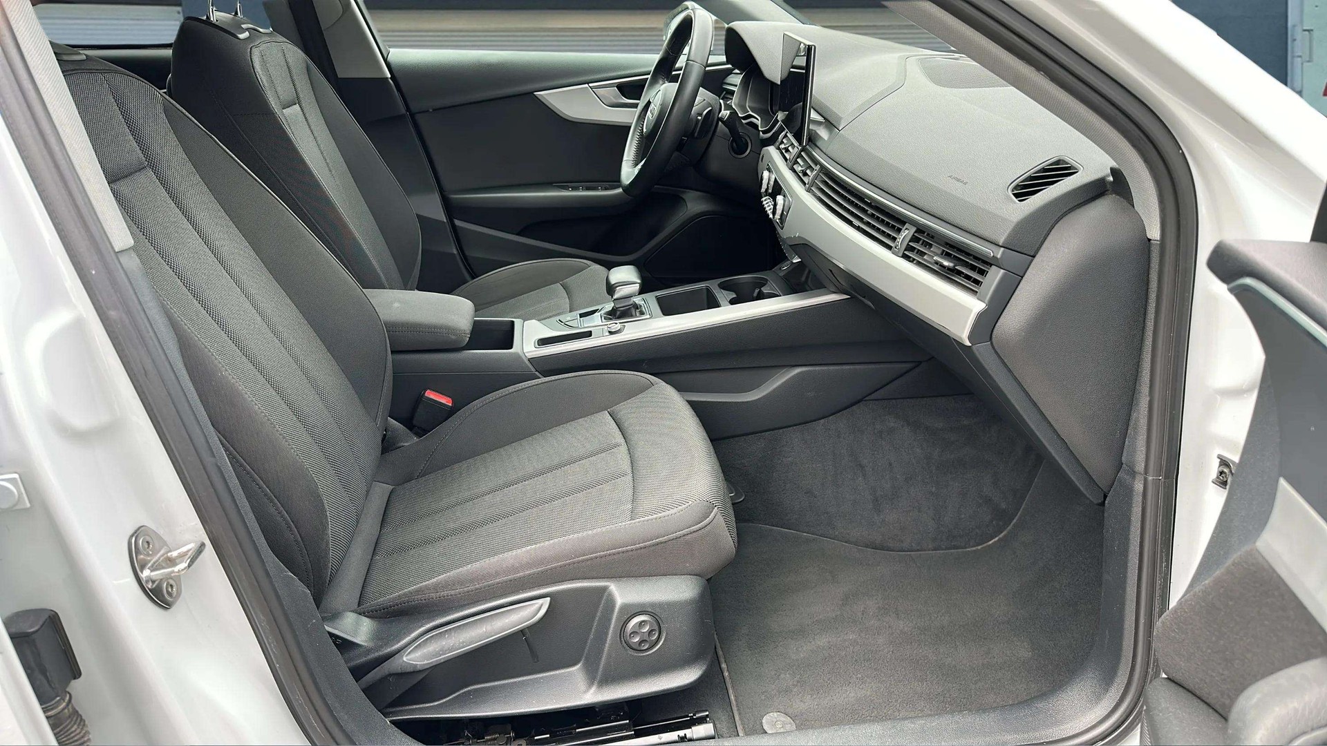 AUDI A4 Avant 35 TDI advanced Attraction S-tronic-image-11