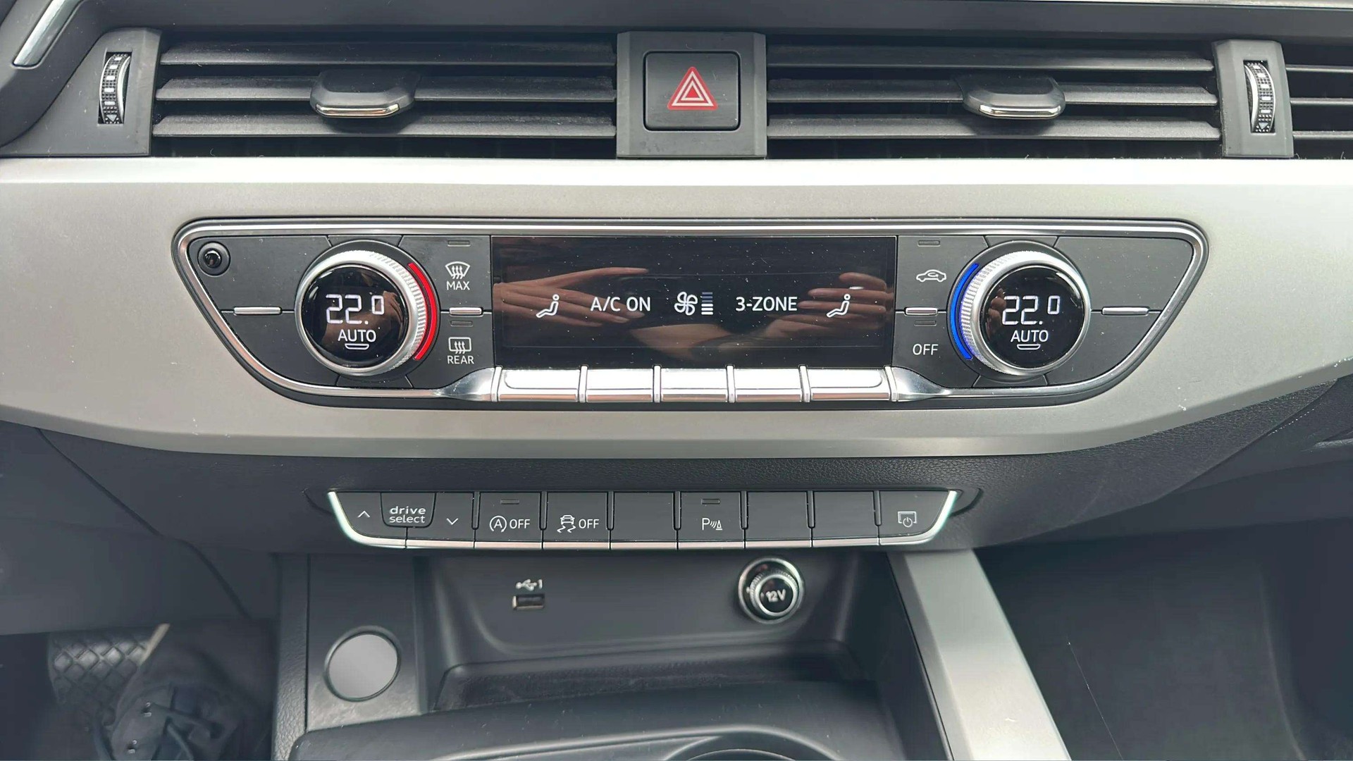 AUDI A4 Avant 35 TDI advanced Attraction S-tronic-image-18