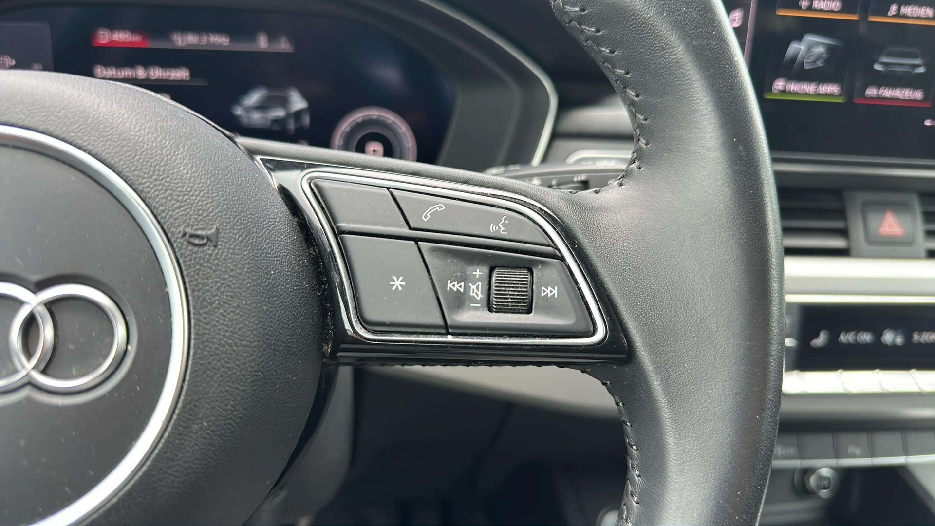 AUDI A4 Avant 35 TDI advanced Attraction S-tronic-image-21