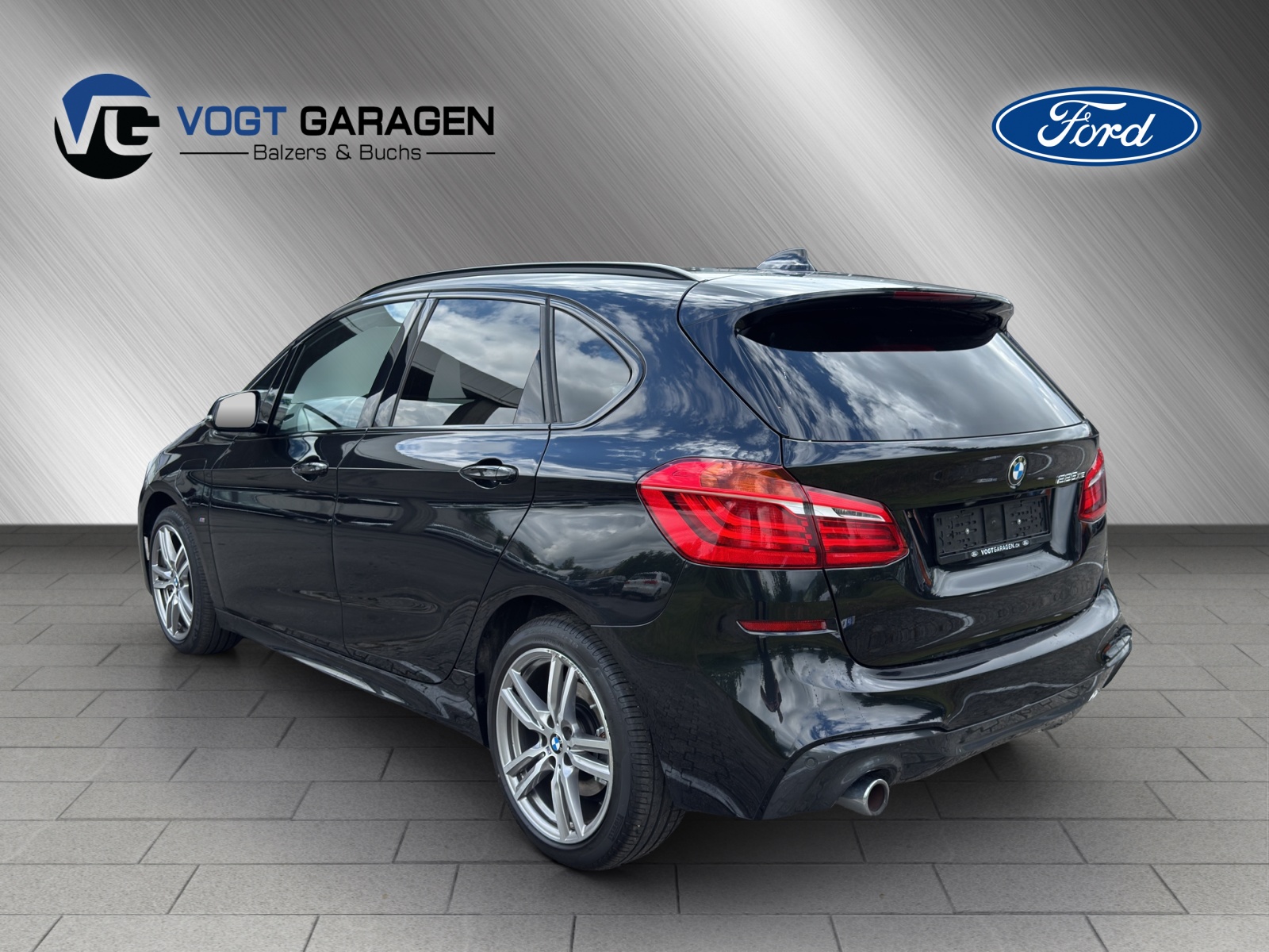 BMW 225xe Active Tourer-showroom-element-3