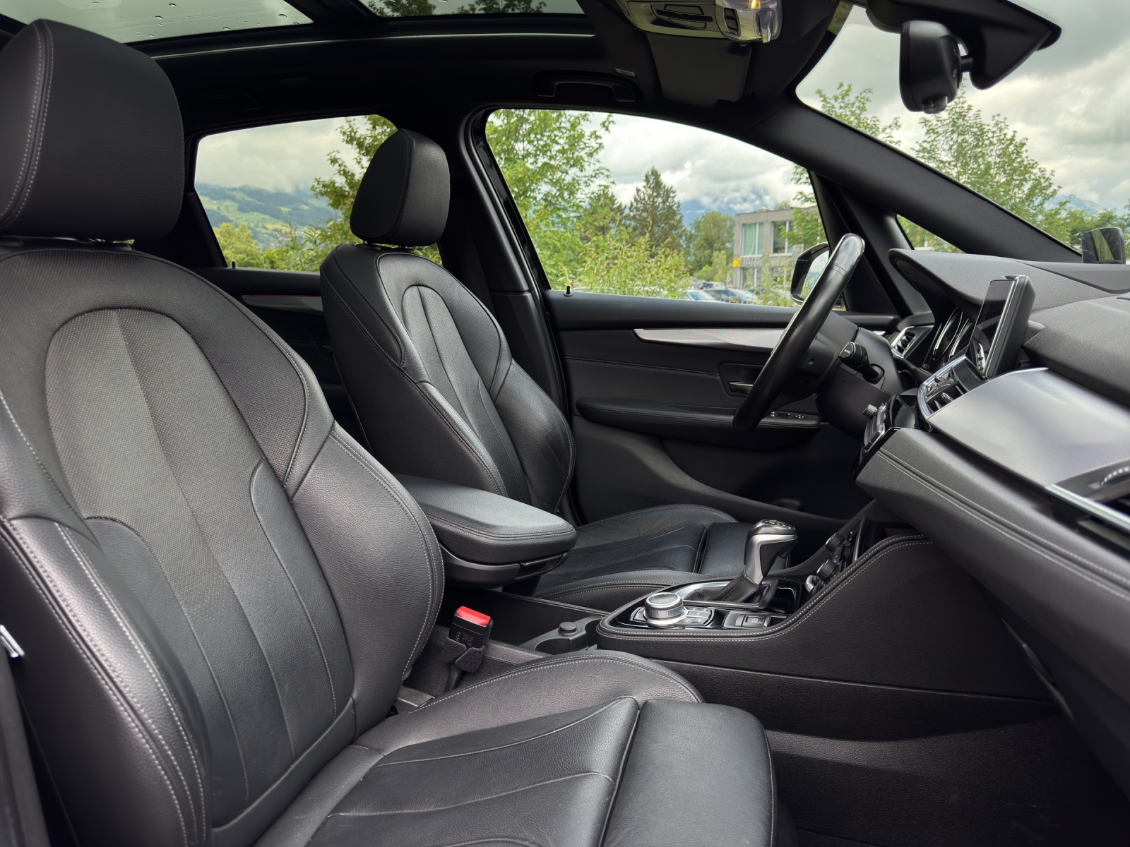 BMW 225xe Active Tourer-image-11