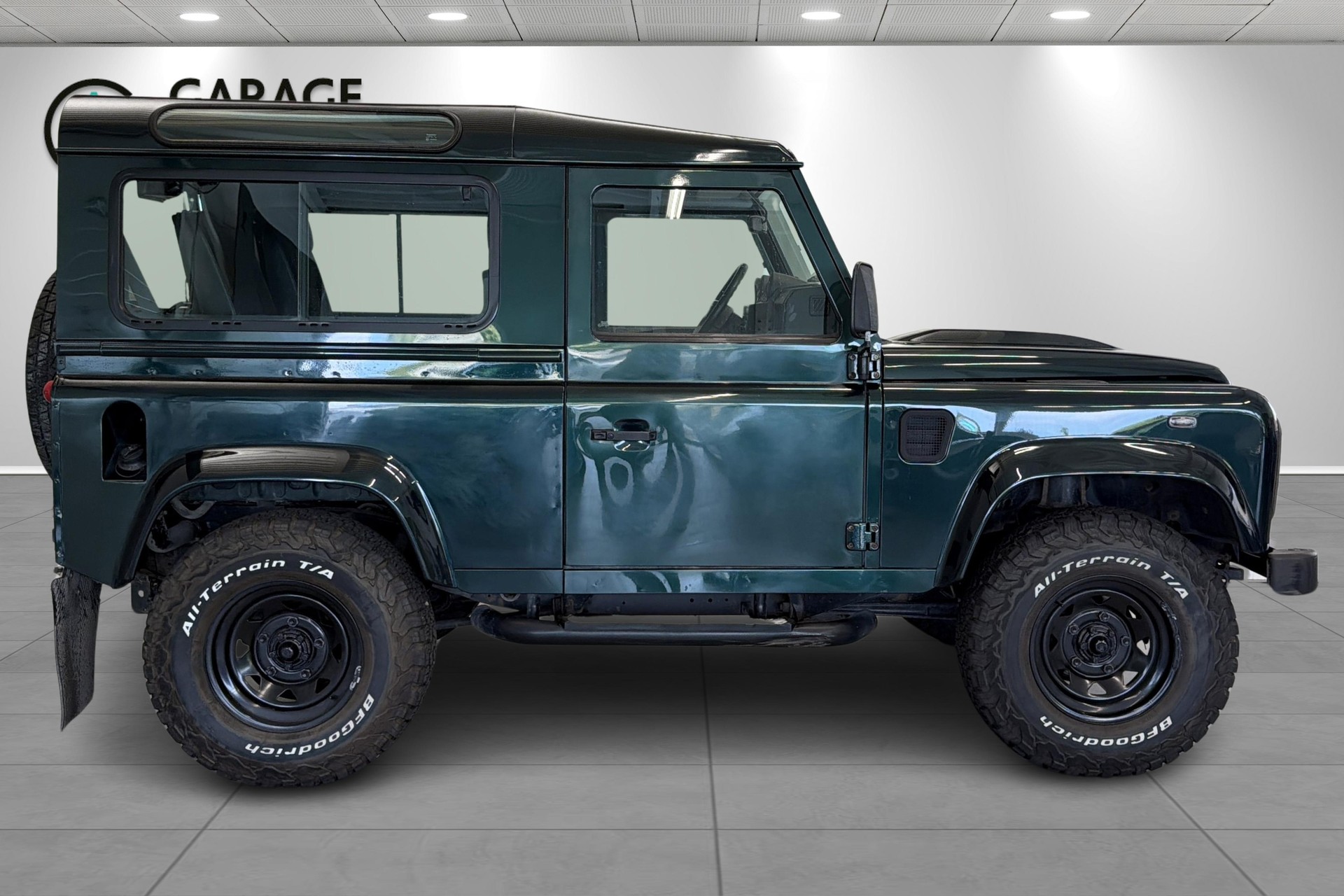 LAND ROVER Defender 90 2.2 TD4 Station Wagon-showroom-element-2