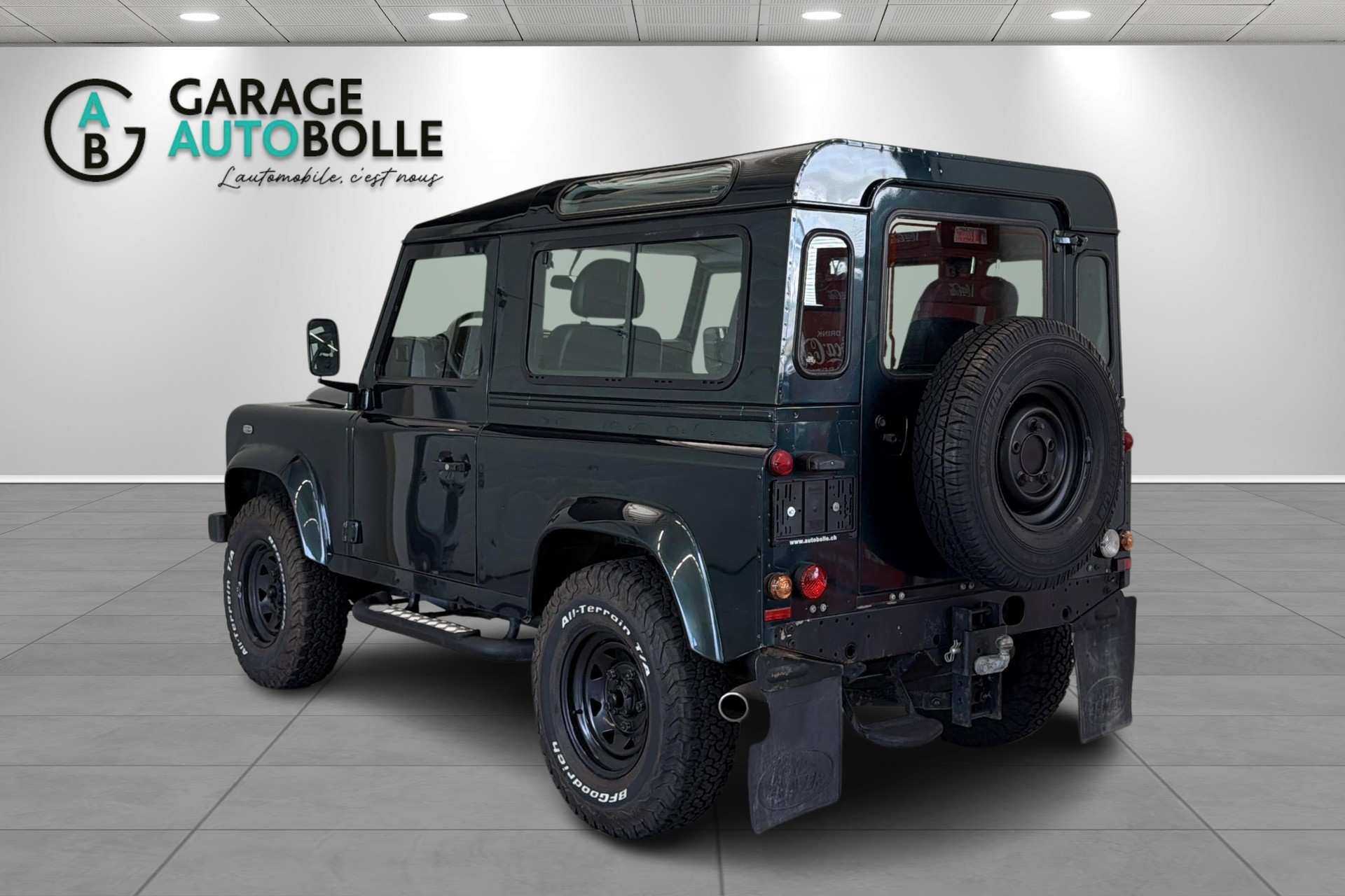 LAND ROVER Defender 90 2.2 TD4 Station Wagon-image-4