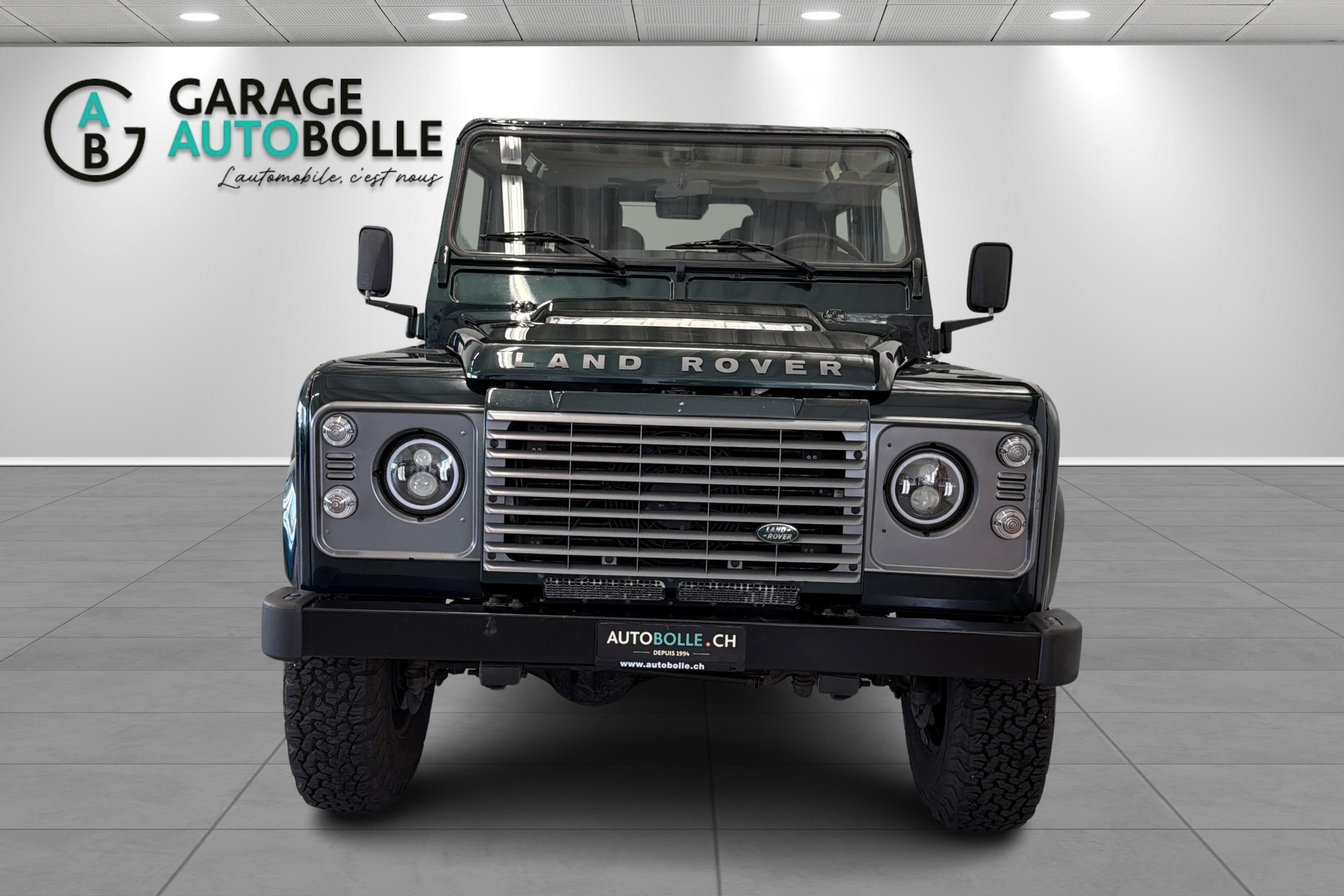 LAND ROVER Defender 90 2.2 TD4 Station Wagon-showroom-element-1