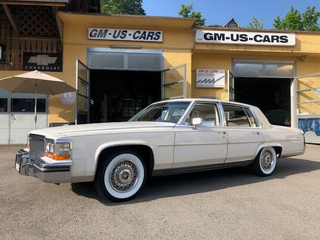 CADILLAC FLEETWOOD