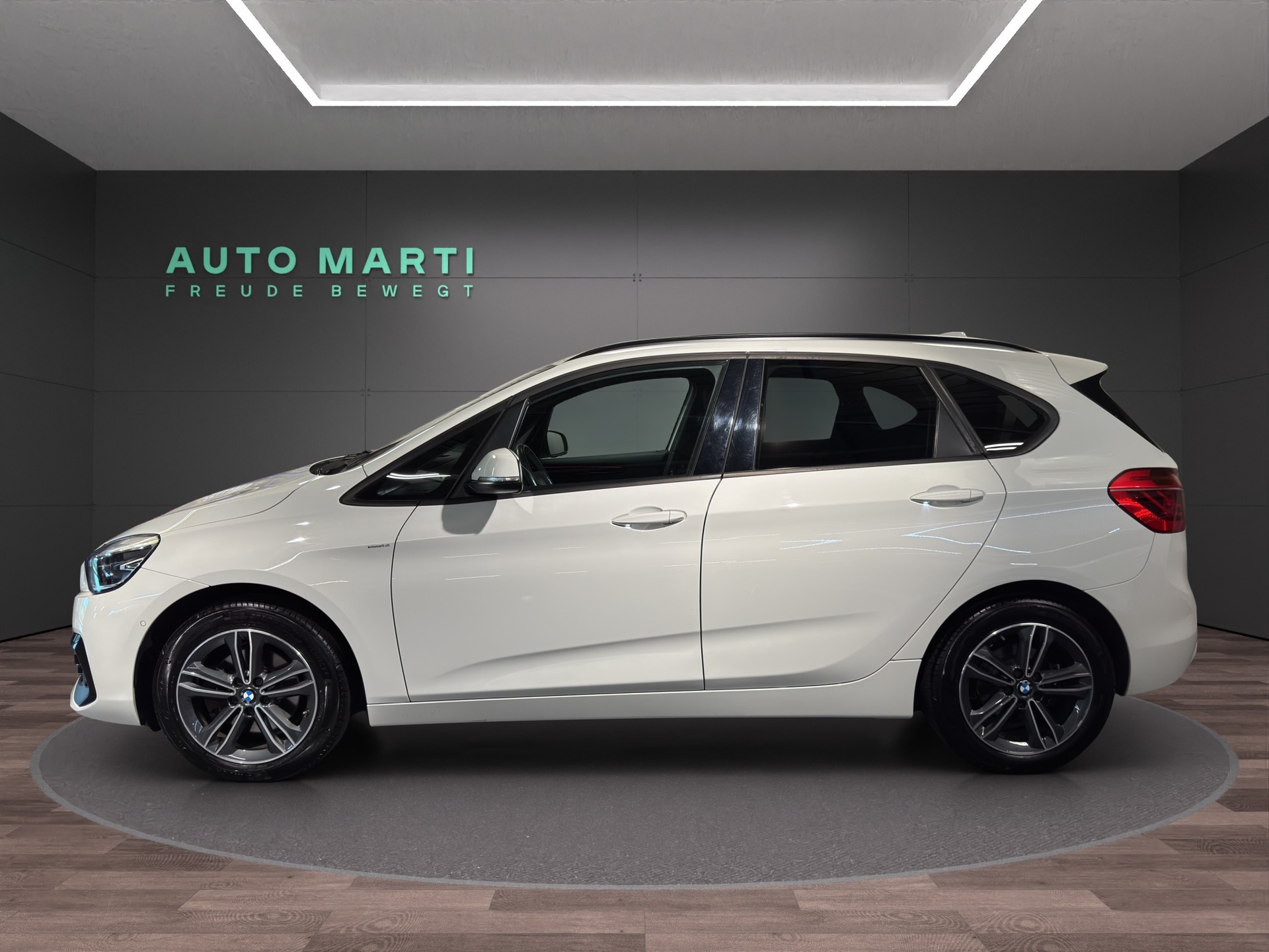 BMW 218d xDrive Active Tourer Sport Line-showroom-element-1