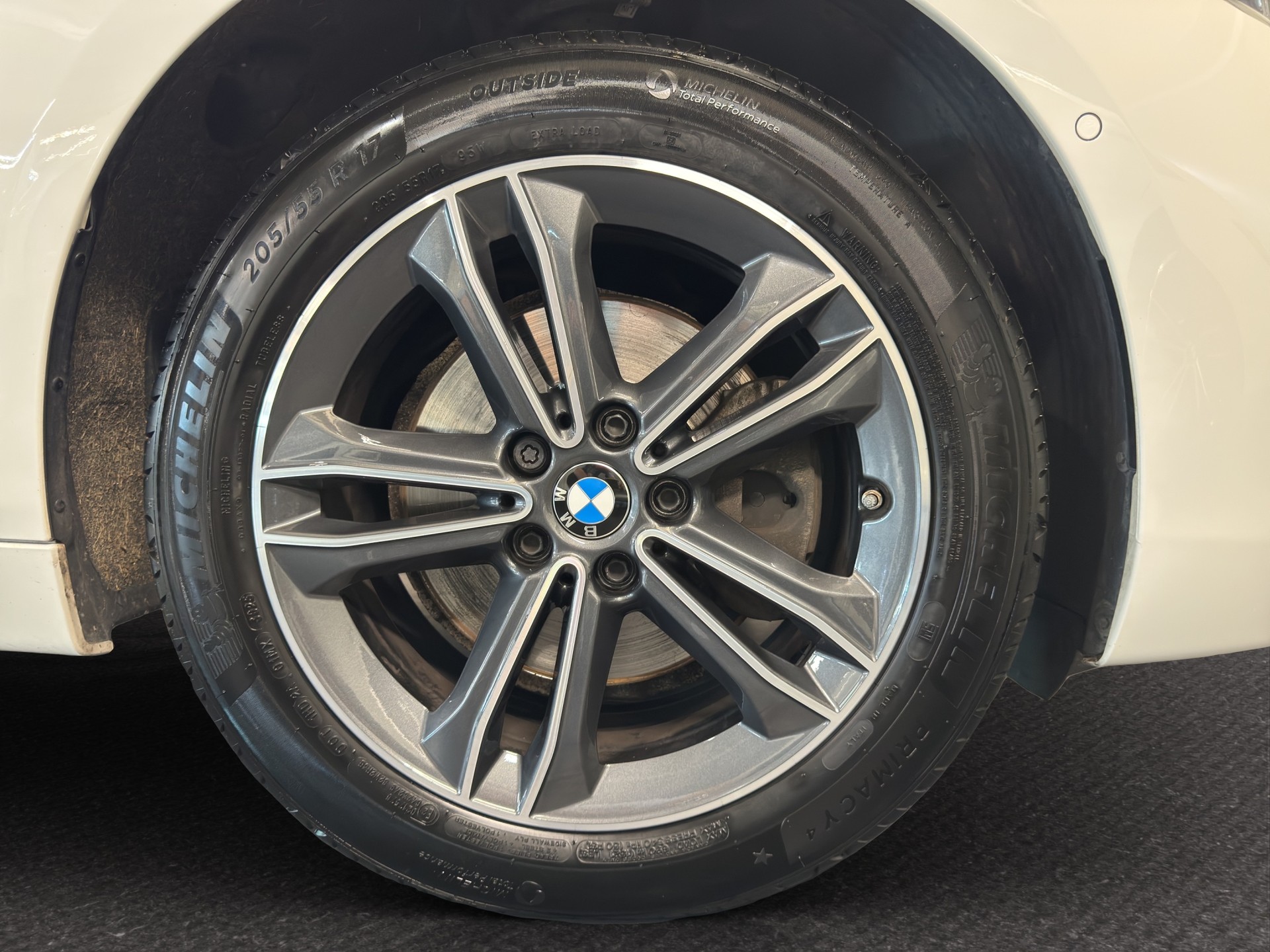 BMW 218d xDrive Active Tourer Sport Line-image-14