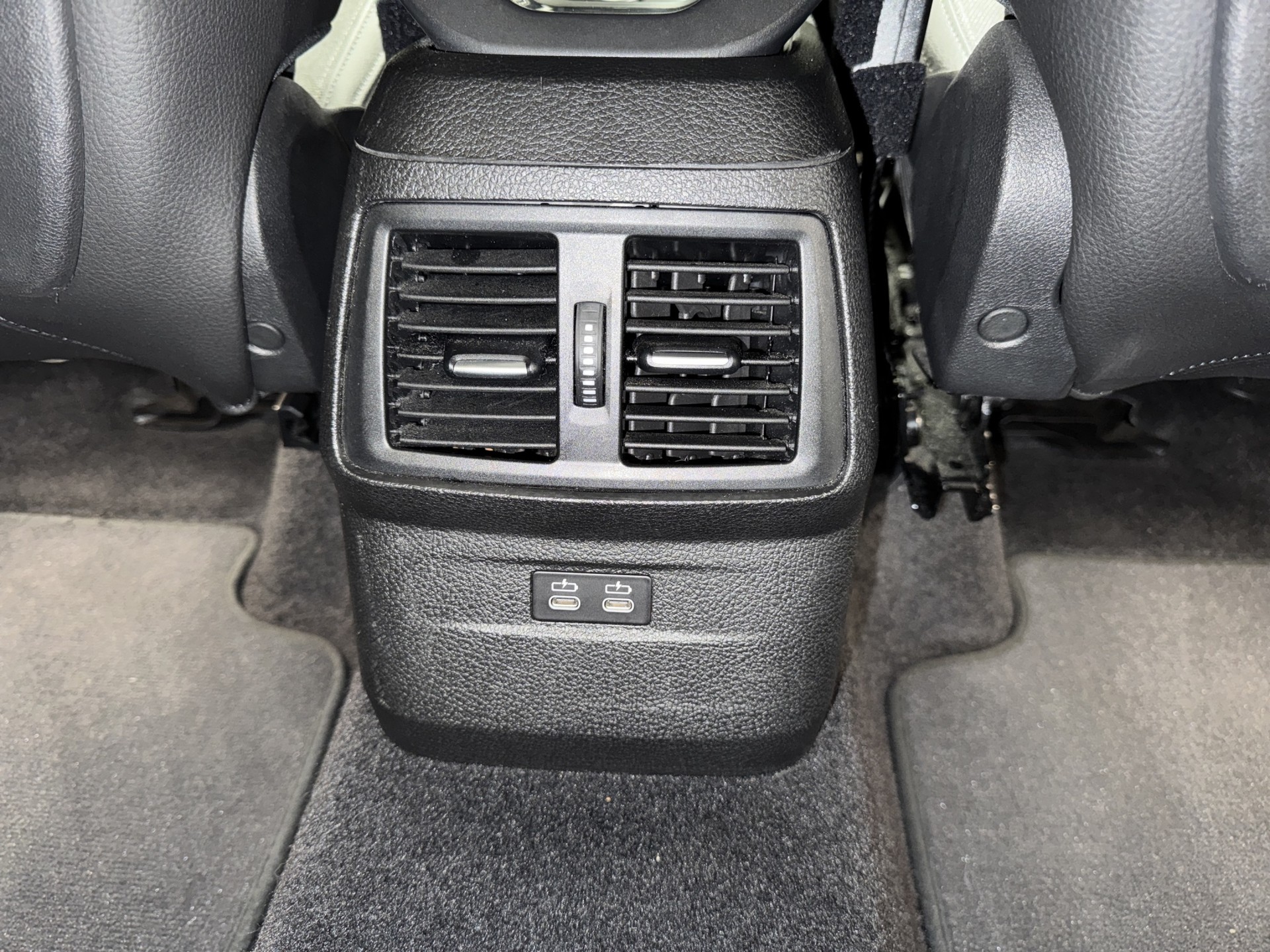 BMW 218d xDrive Active Tourer Sport Line-image-8
