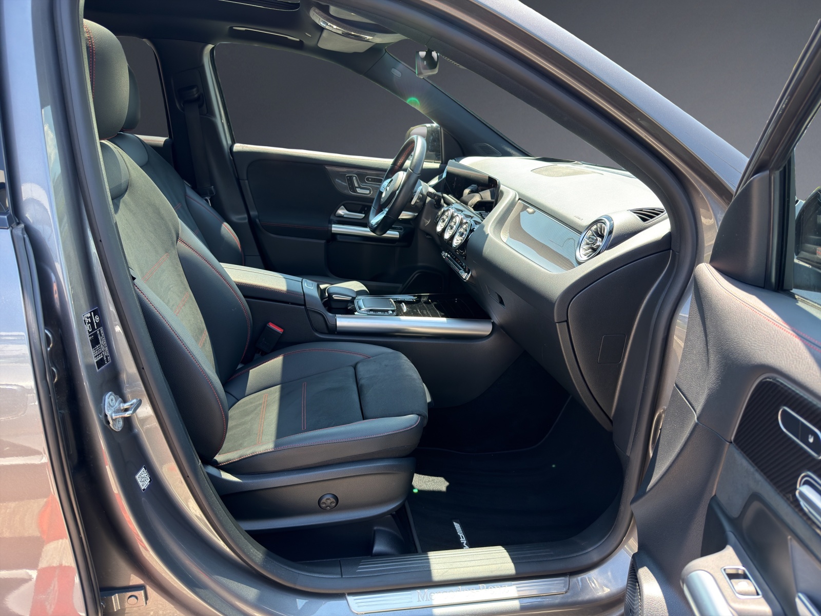 MERCEDES-BENZ GLA 250 4Matic AMG Line 8G-DCT-image-6