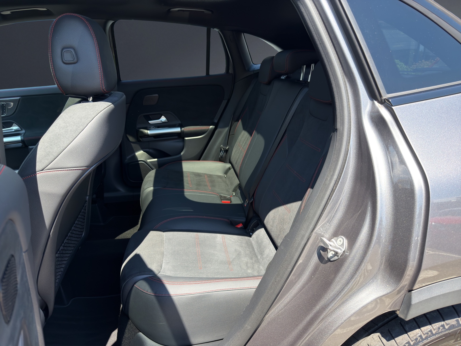 MERCEDES-BENZ GLA 250 4Matic AMG Line 8G-DCT-image-10