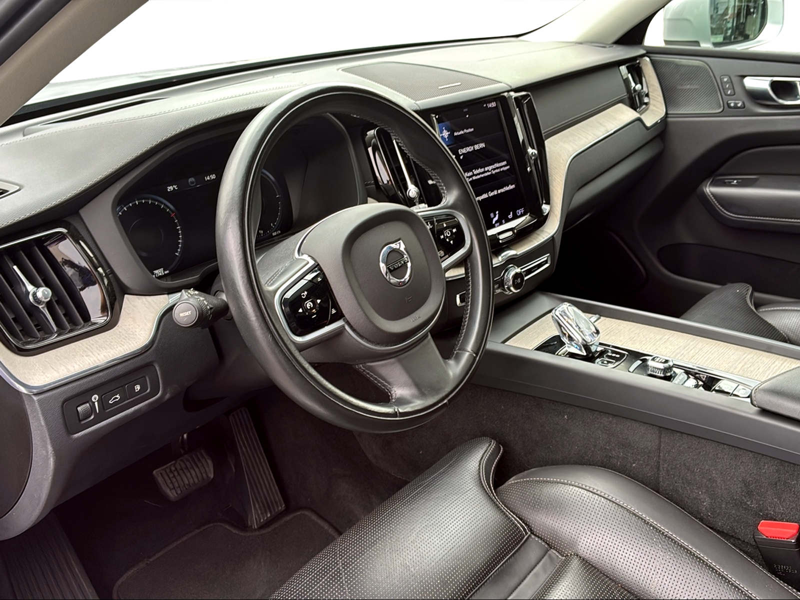 VOLVO XC60 2.0 T6 TE Inscription eAWD-image-9
