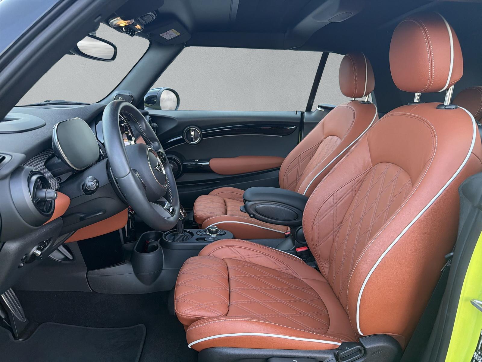 MINI Cabrio John Cooper Works F57 2.0i (CH)-image-11