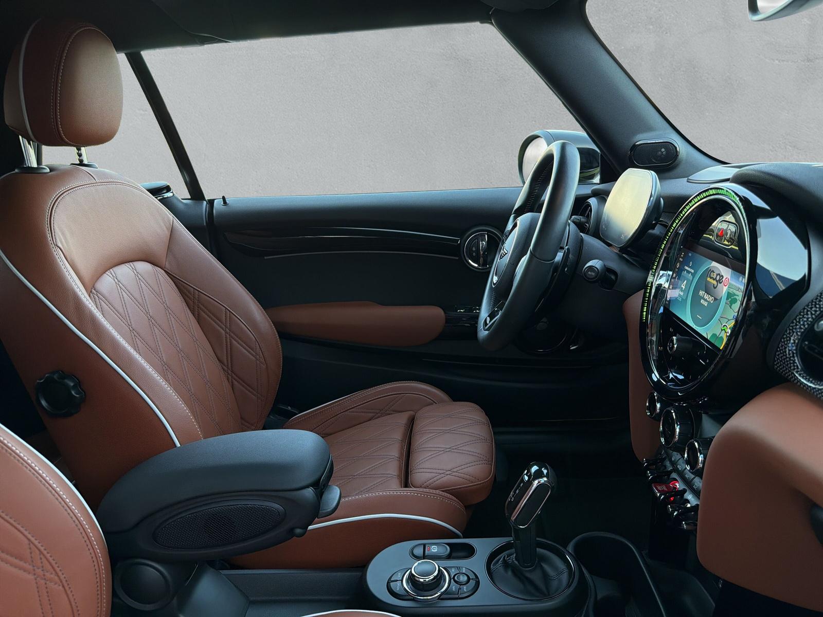 MINI Cabrio John Cooper Works F57 2.0i (CH)-image-13