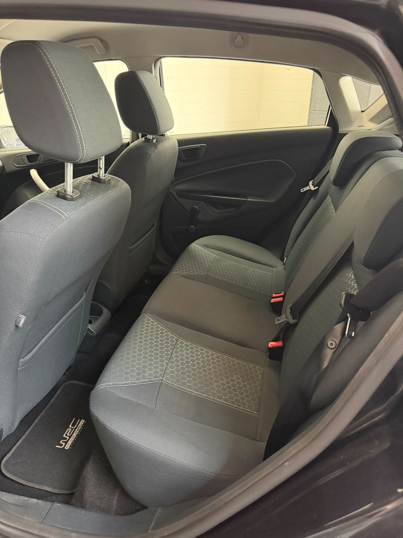 FORD Fiesta 1.4 16V Trend ***CH-Fahrzeug***-image-12