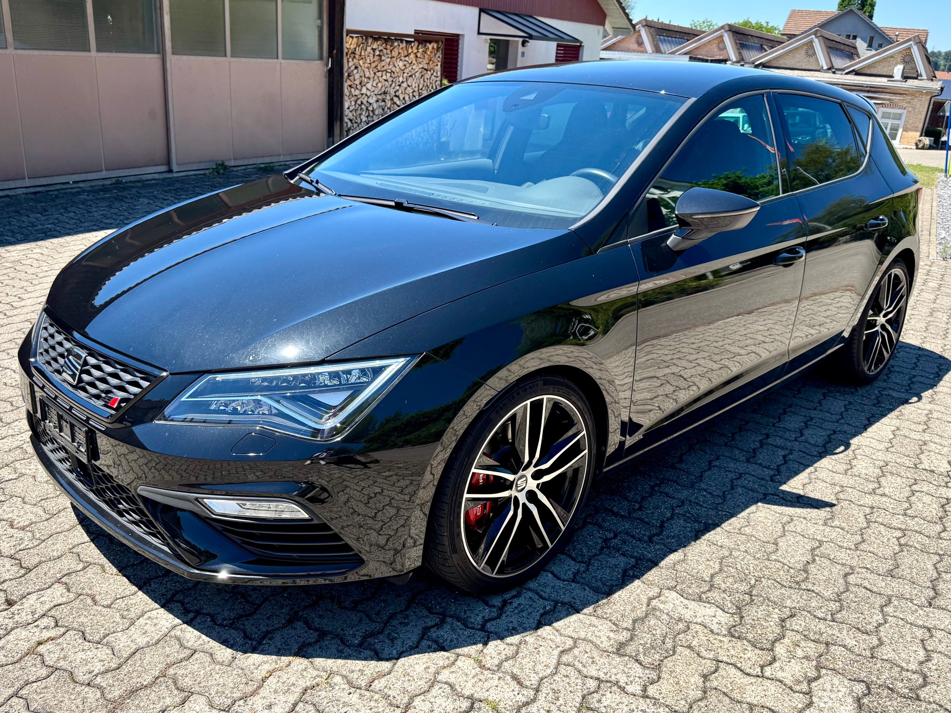 SEAT Leon 2.0 TSI Cupra 300 DSG-image-6