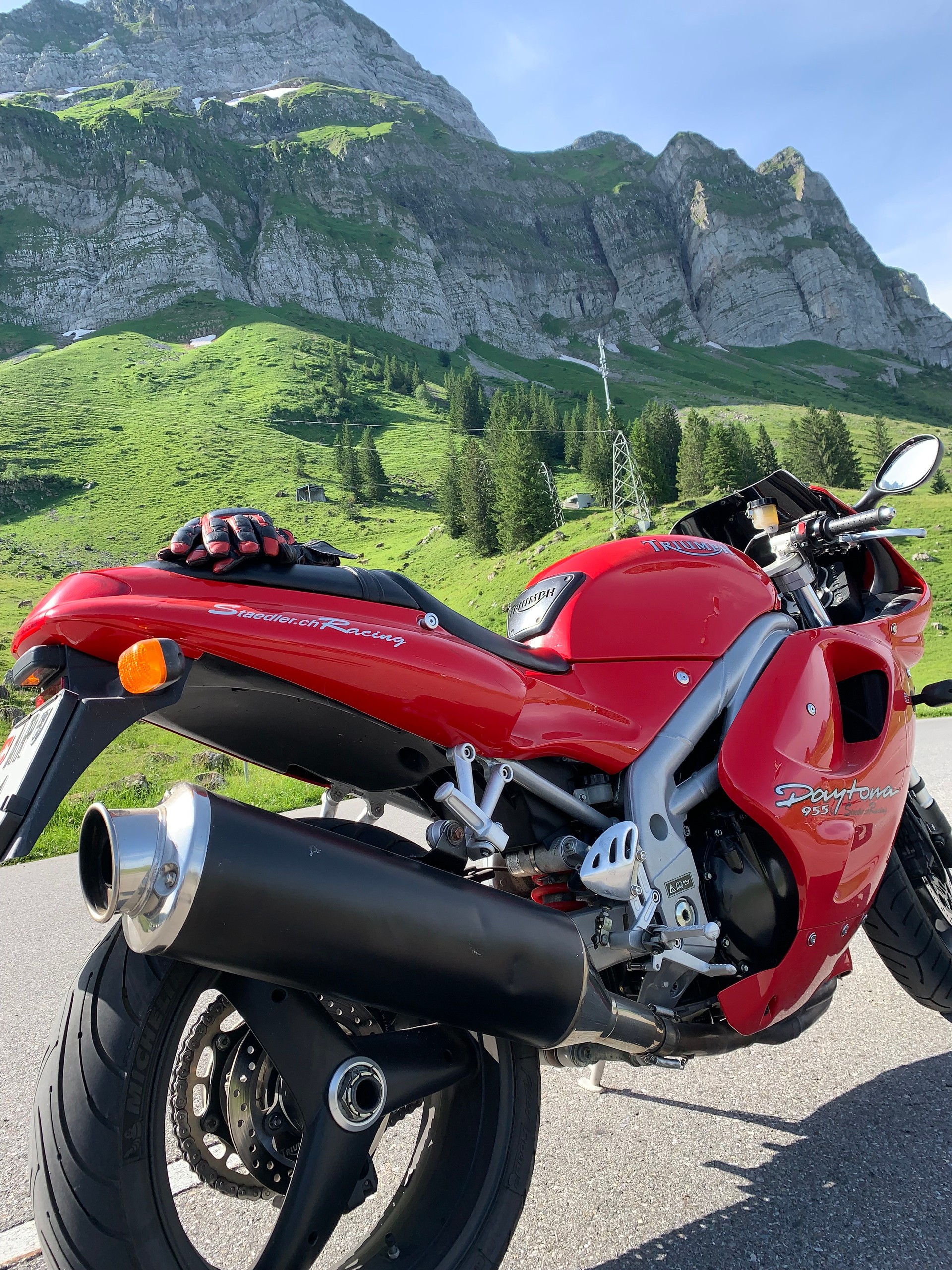 TRIUMPH 955i-image-1