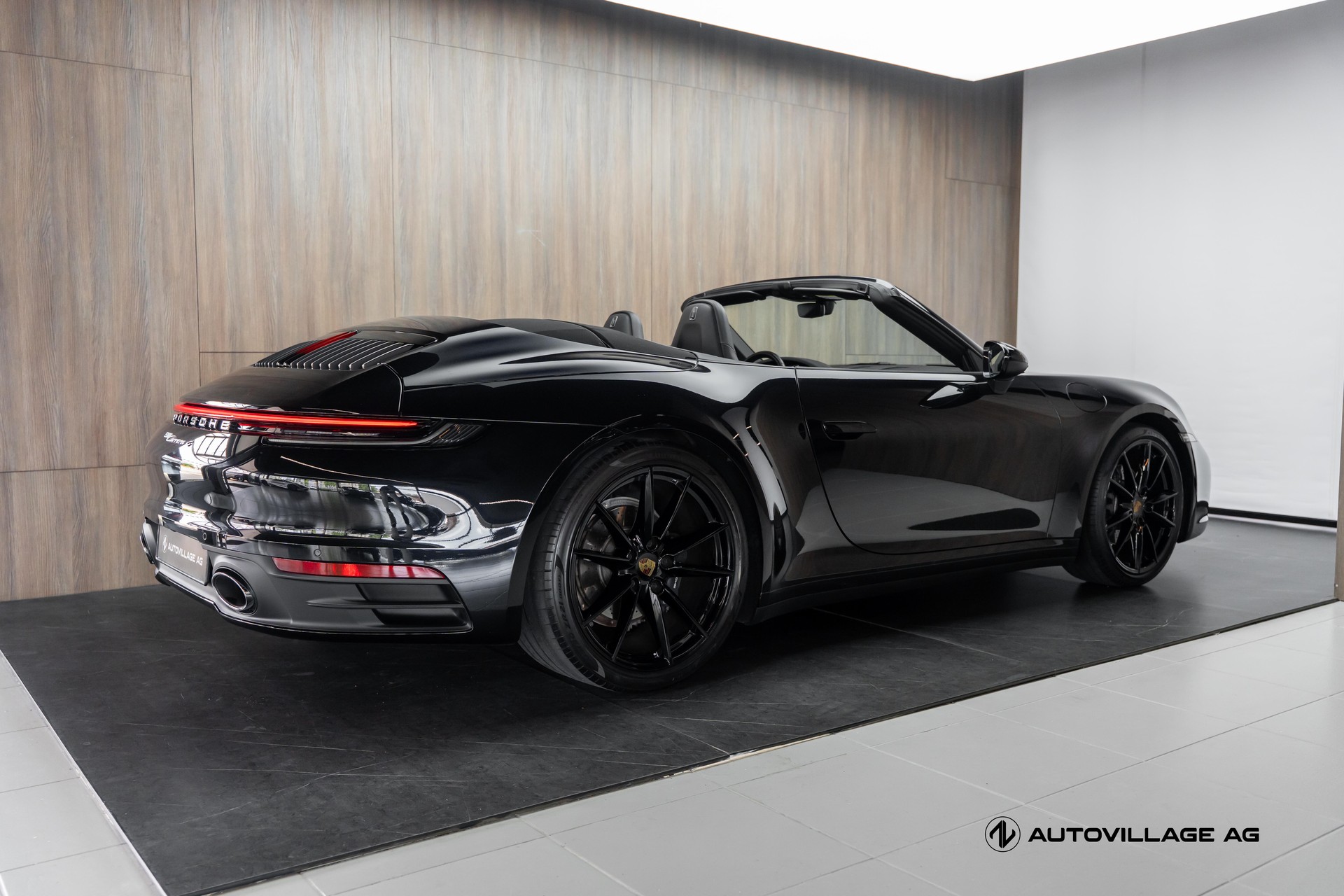 PORSCHE 911 Carrera 4 Cabriolet PDK-showroom-element-1