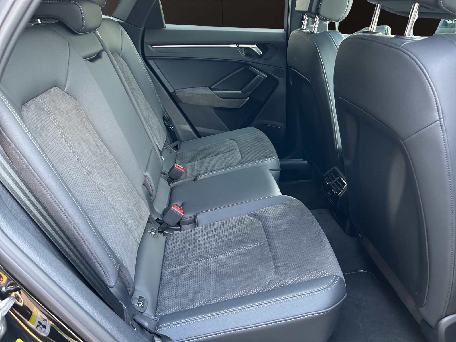 AUDI Q3 Sportback 35 TFSI S line Attraction S-tronic-image-16