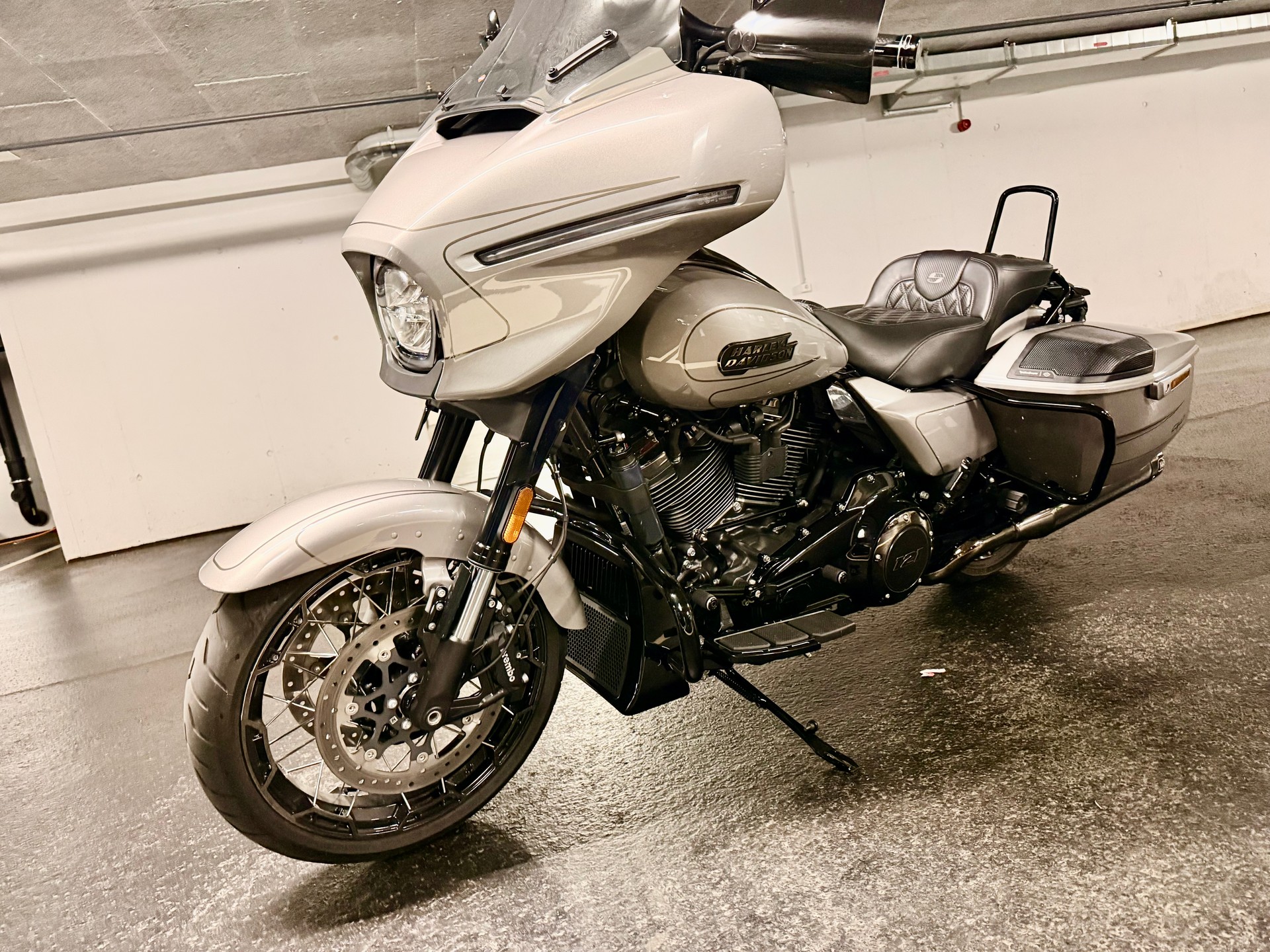 HARLEY-DAVIDSON FLHXSE Street Glide CVO 121-image-1