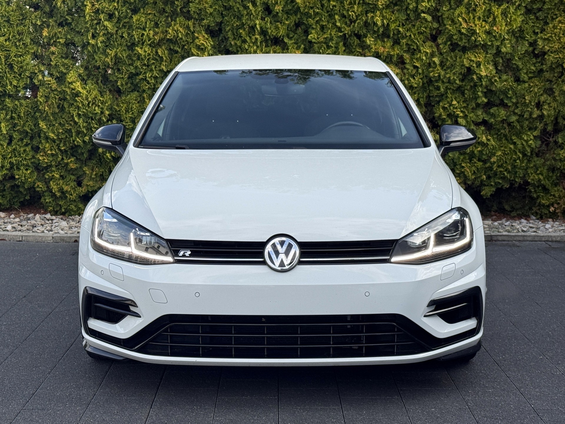 VW Golf 2.0 TSI R 4Motion / Face Lift - Digital-Cockpit / Frisch ab MFK-showroom-element-3