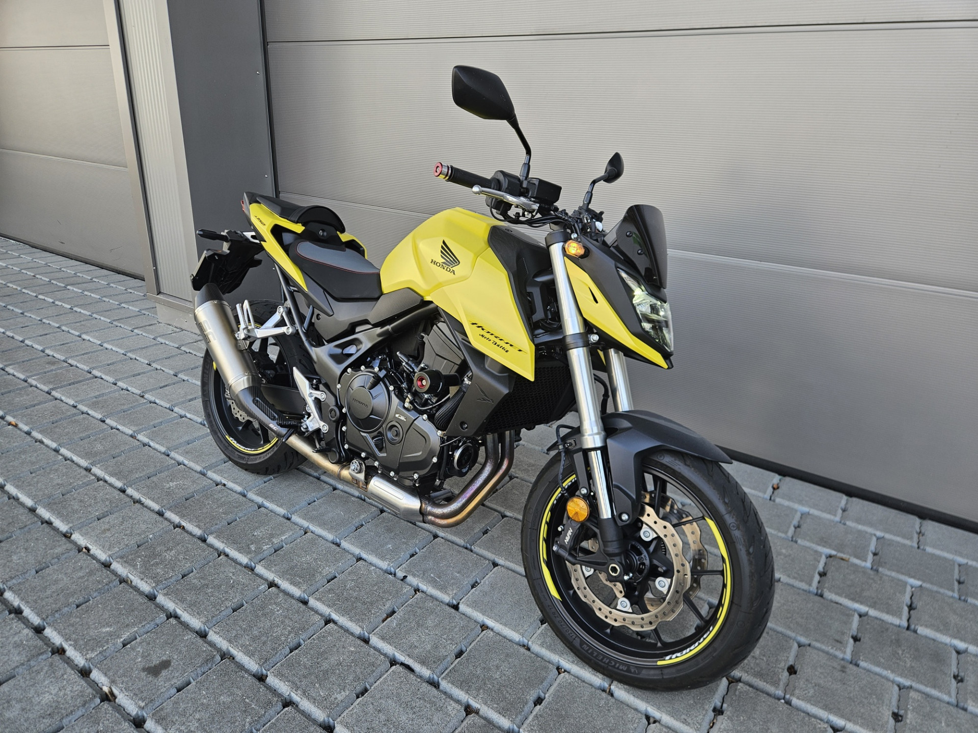 HONDA CB 750 Hornet-showroom-element-1
