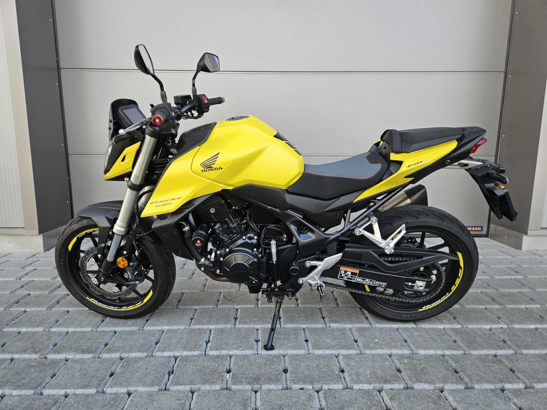 HONDA CB 750 Hornet-showroom-element-2