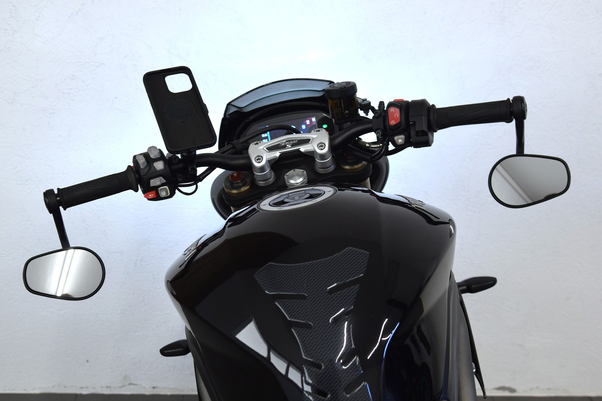 TRIUMPH Speed Triple S 1050 ABS-image-4