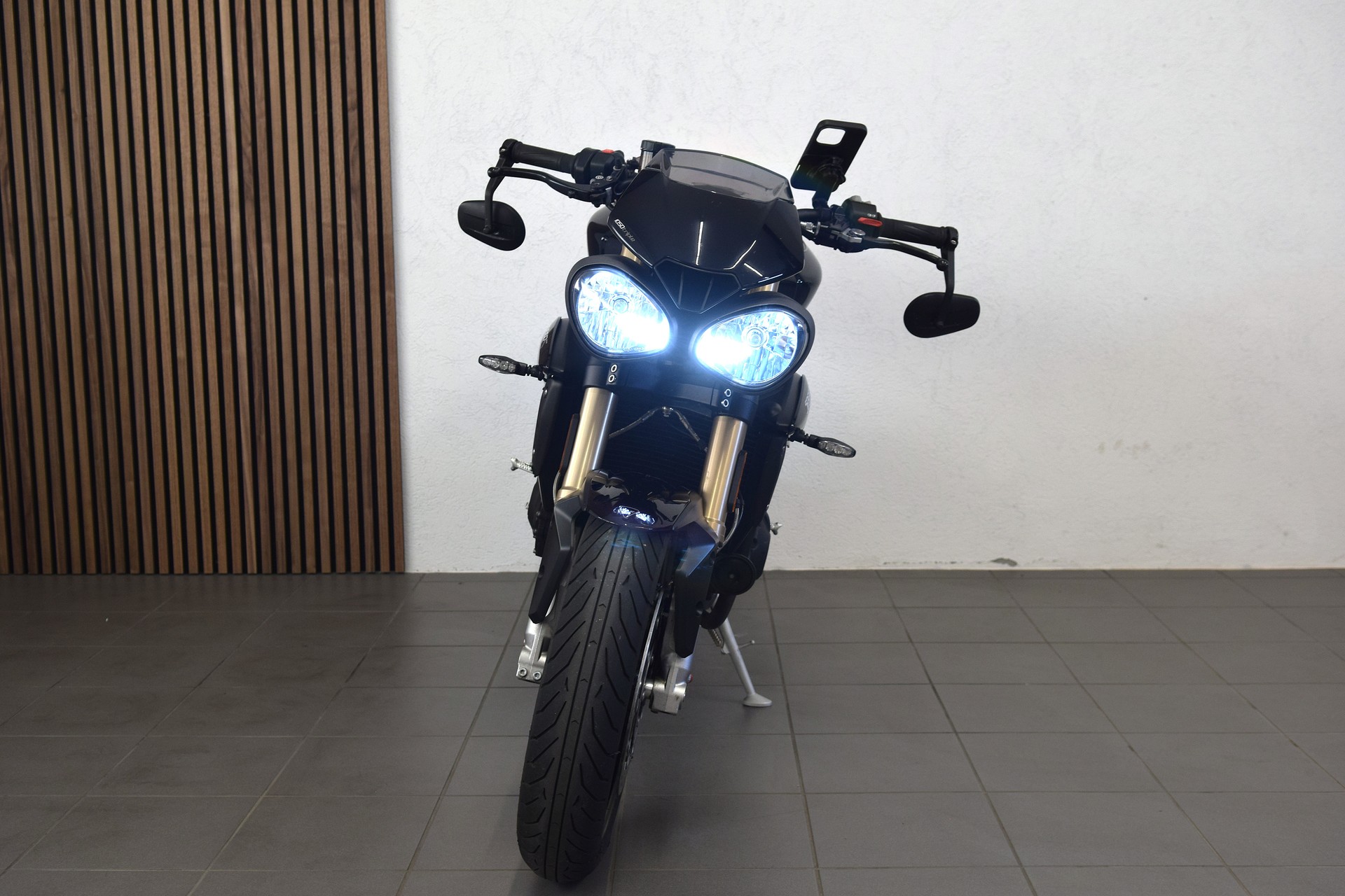 TRIUMPH Speed Triple S 1050 ABS-image-9