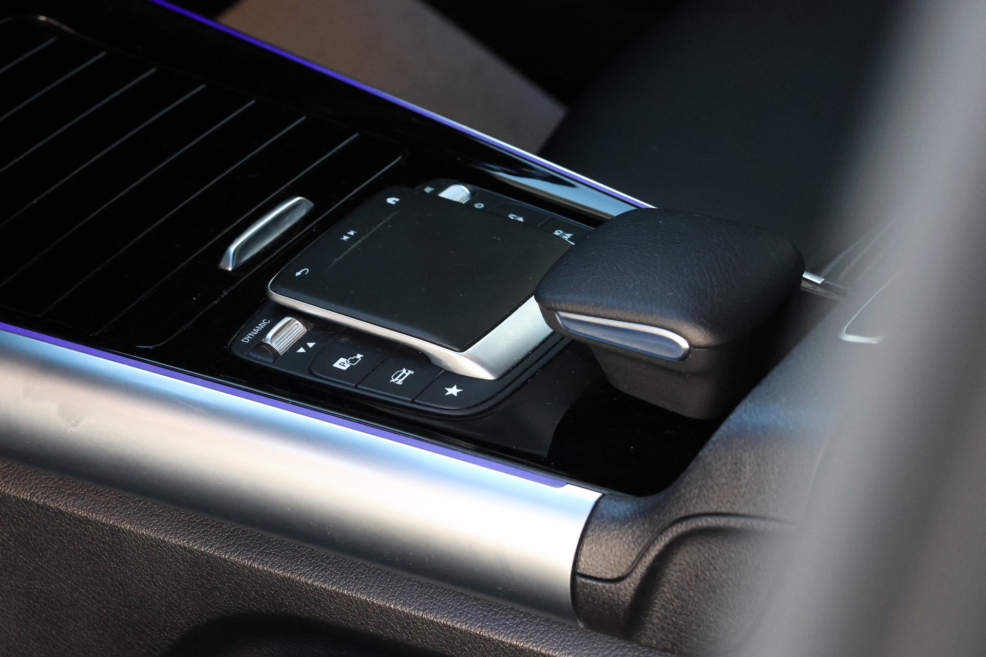 MERCEDES-BENZ B 200 Progressive Night Star 7G-DCT (CH)-image-9